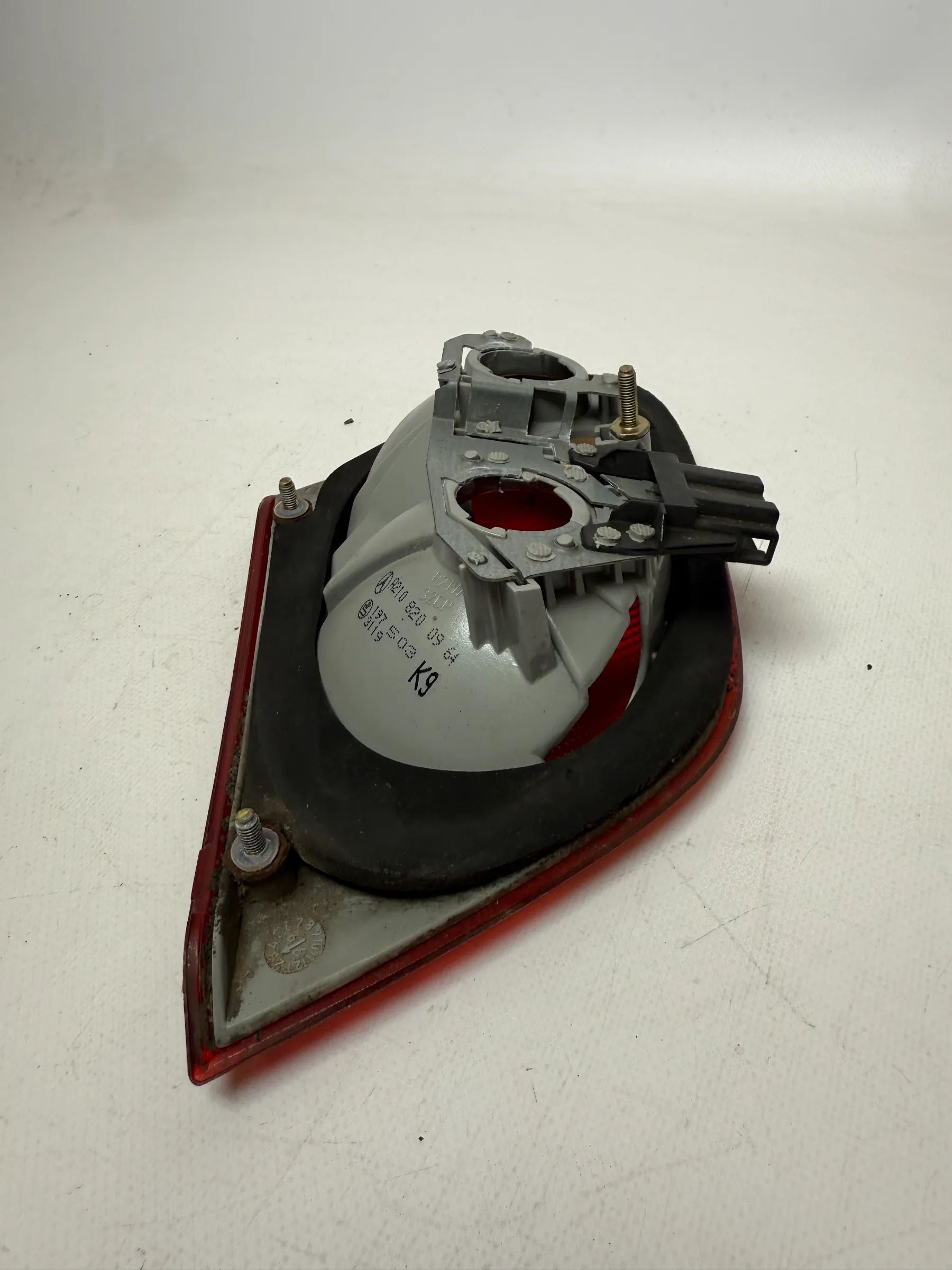 Original Mercedes E-Klasse (W210) Rückleuchte Links Hinten A2108200964