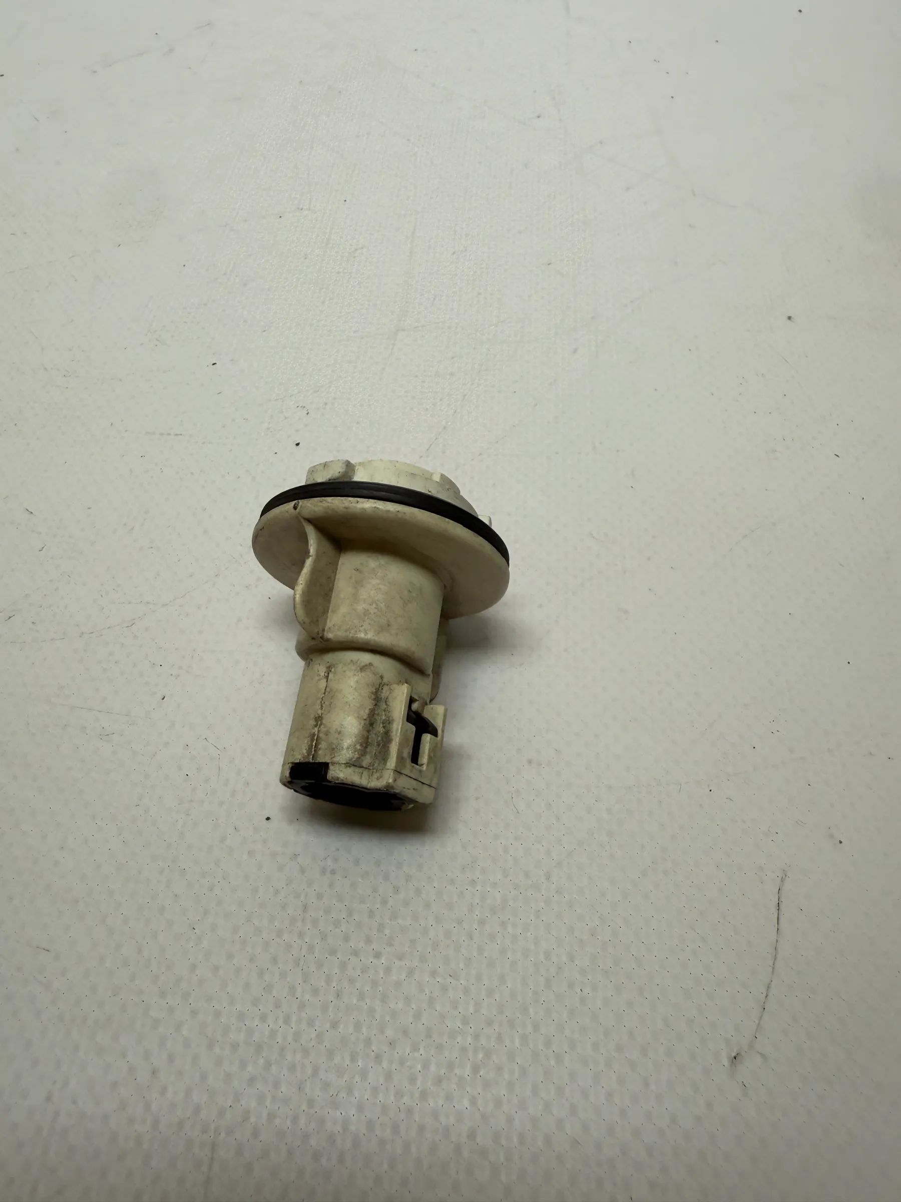 Original Nissan Micra III 3 (K12) Lampenträger Rechts Vorne 18A403B