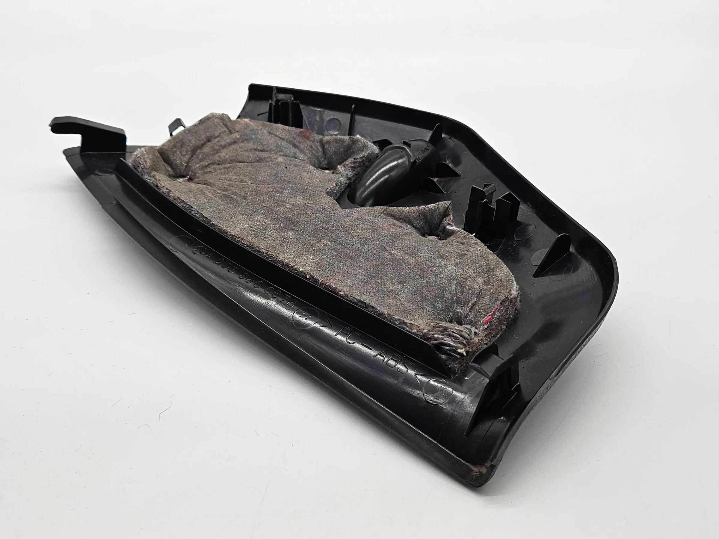 Крышка облицовки передней панели справа Mercedes-Бенц W203 оригинал A2036800678