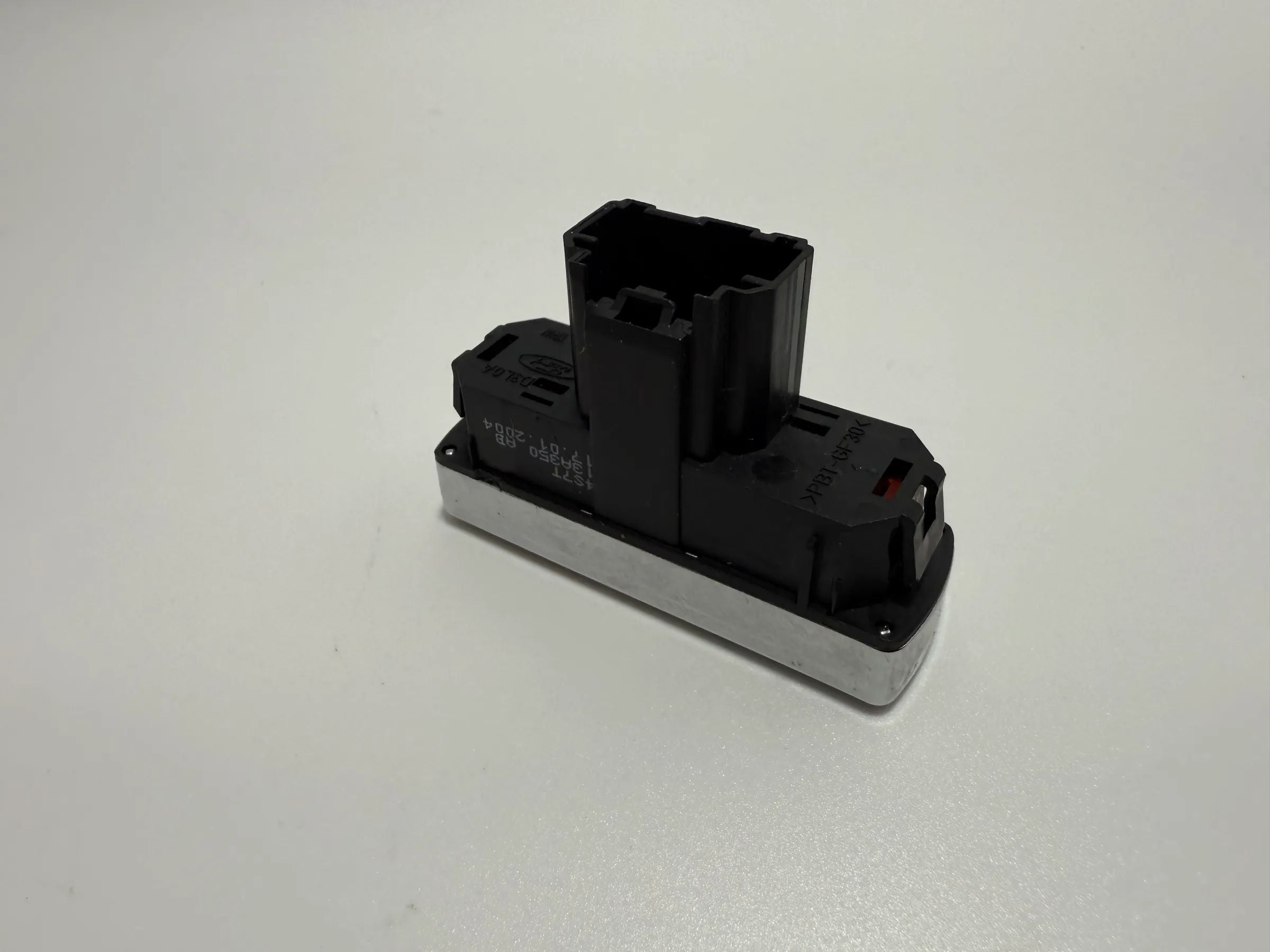 Original Ford Mondeo MK3 B5Y/B4Y/BWY hazard warning switch 4S7T13A350AB 