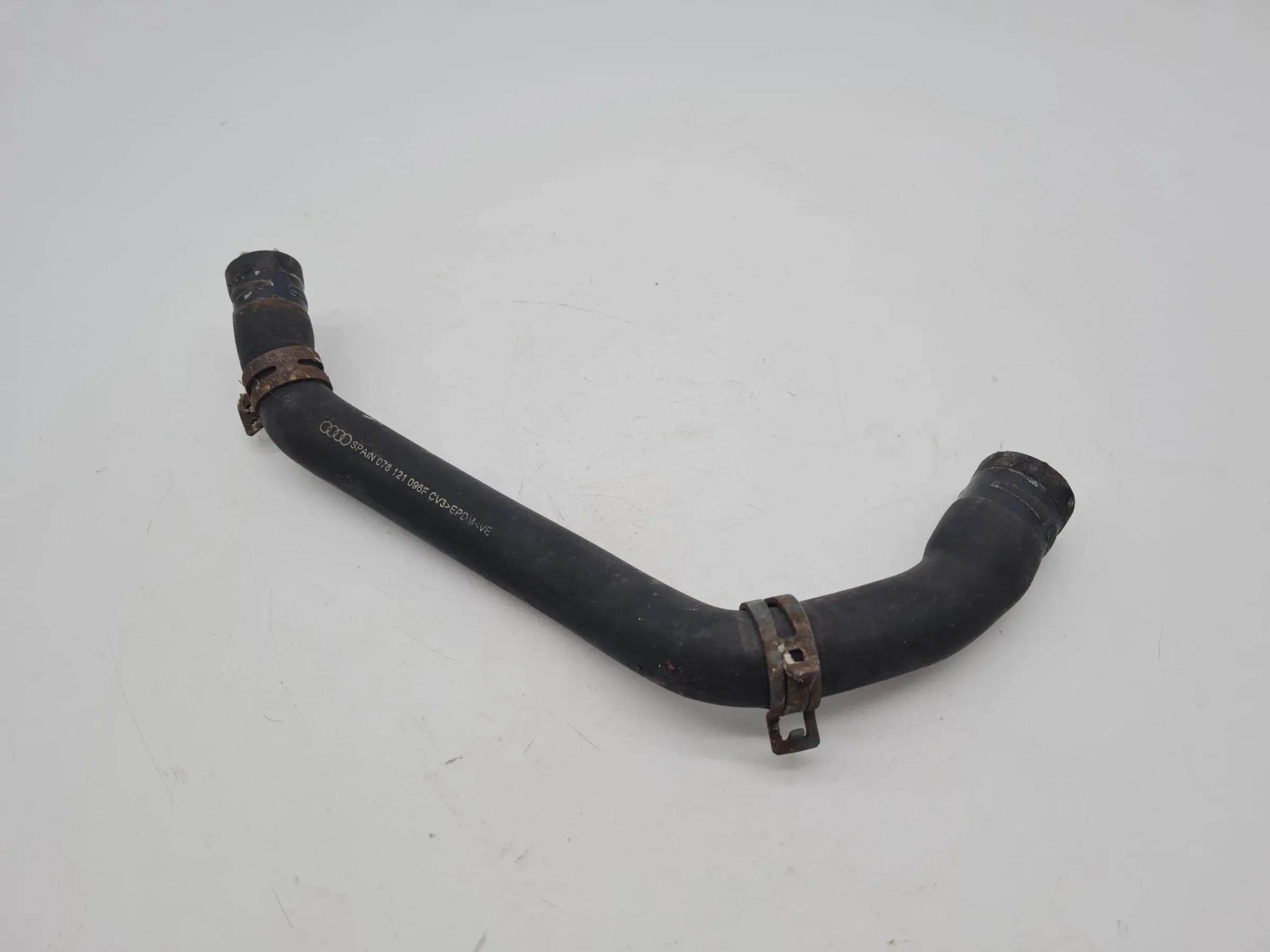 Original Audi A6 (4B2/4B4) 2.4 V6 Kühlerschlauch Kühlwasser 078121096F