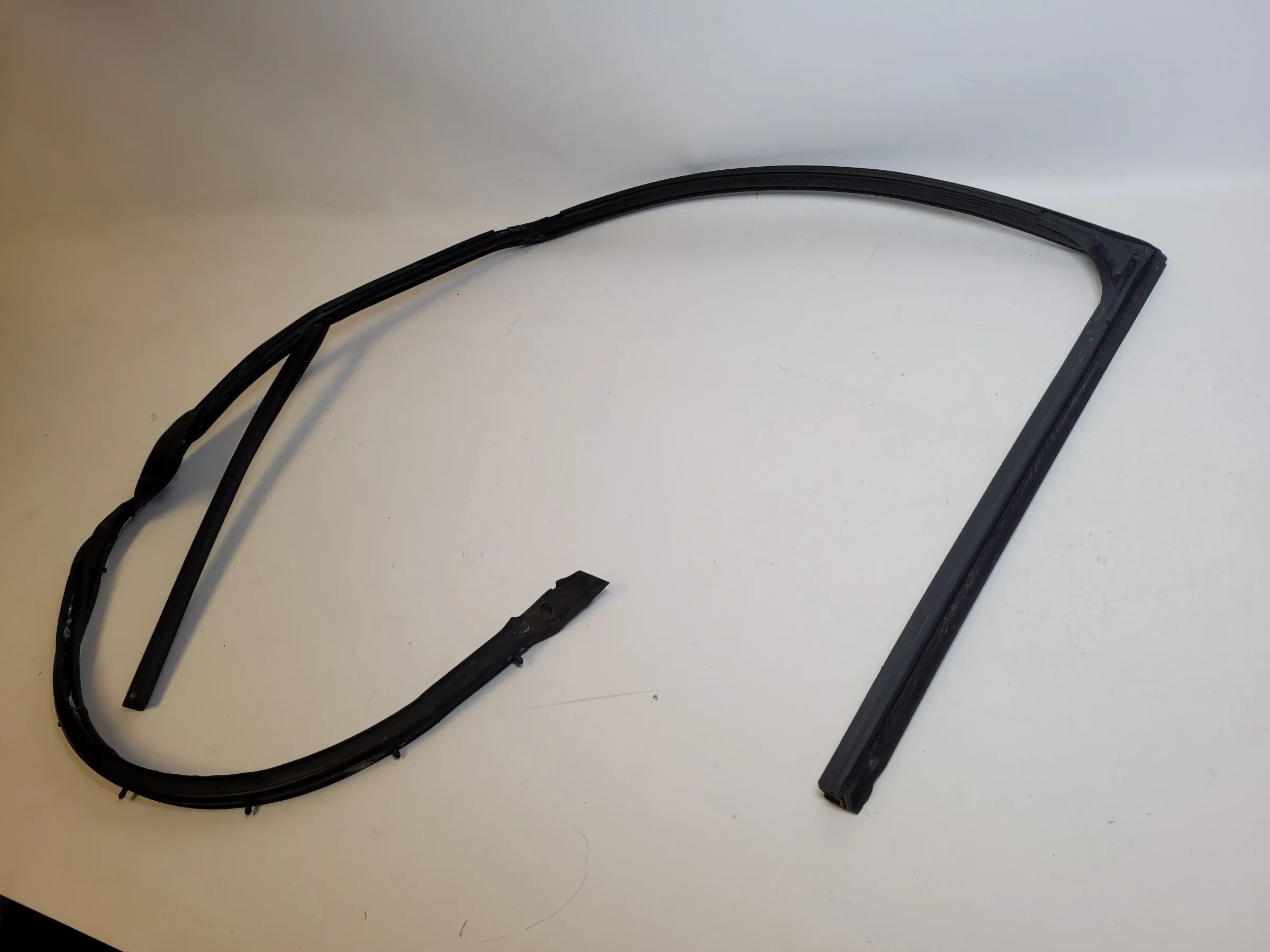 Original Audi A6 (4B2/4B4) Fensterführung Dichtung Hinten Links 4B9839439