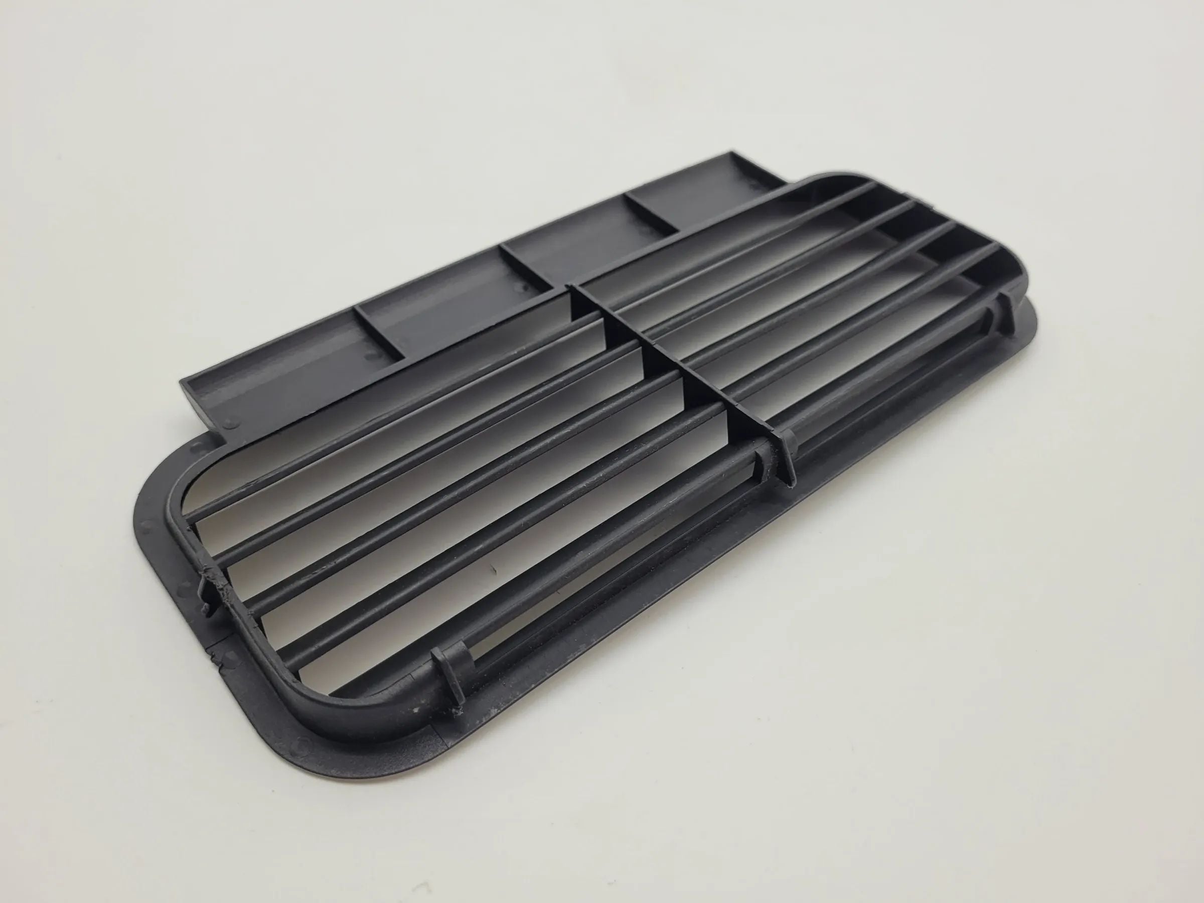 Original Audi A6 (4B2/4B4) Penutup Koper Bagasi Blende Udara R/L 8E5863887A