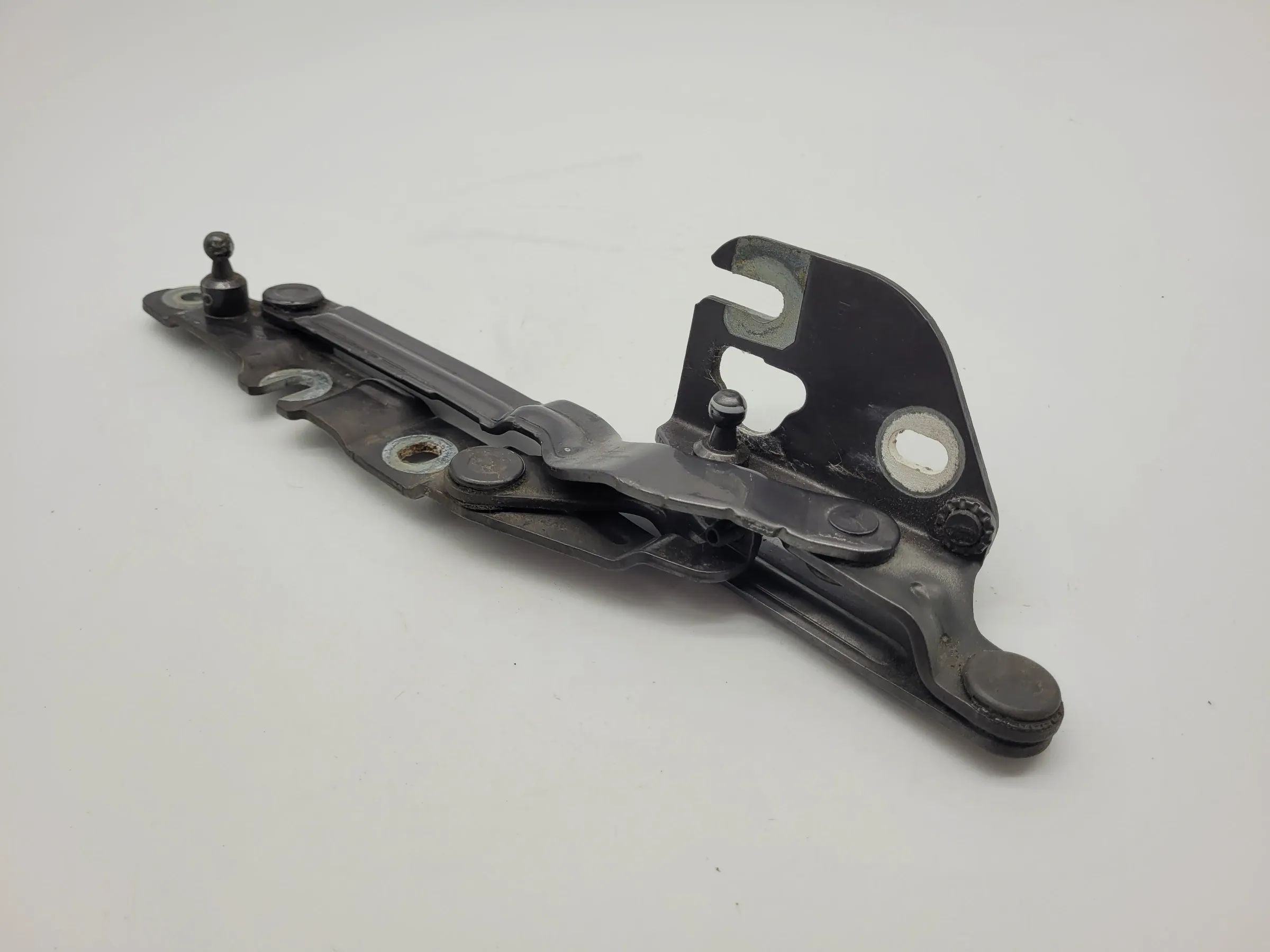 Original Audi A6 (4B2/4B4) Heckklappenscharnier Links 4B5827301