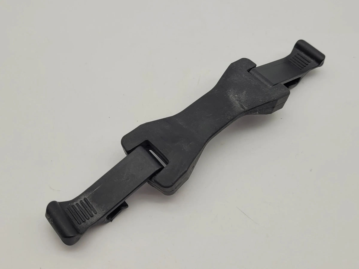 Original Audi A6 (4B2/4B4) Halterung Gummi Lasche 4B5011247A