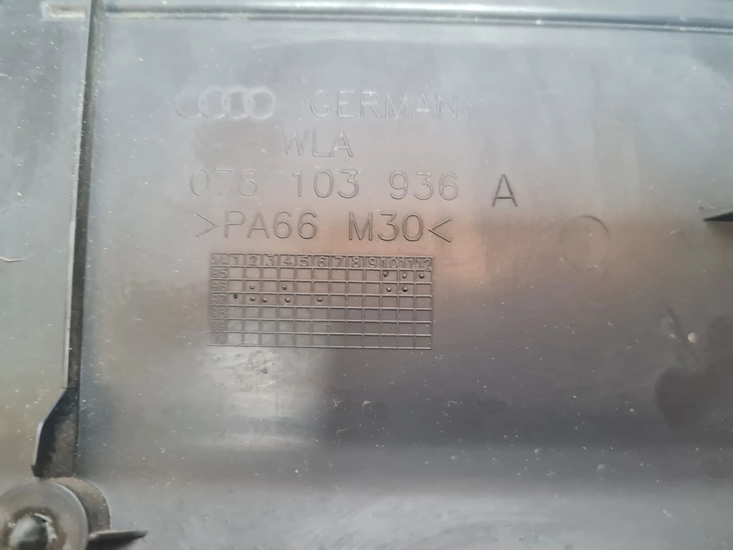 Original Audi A6 (4B2/4B4) 2.4 V6 Motorabdeckung 078103936A