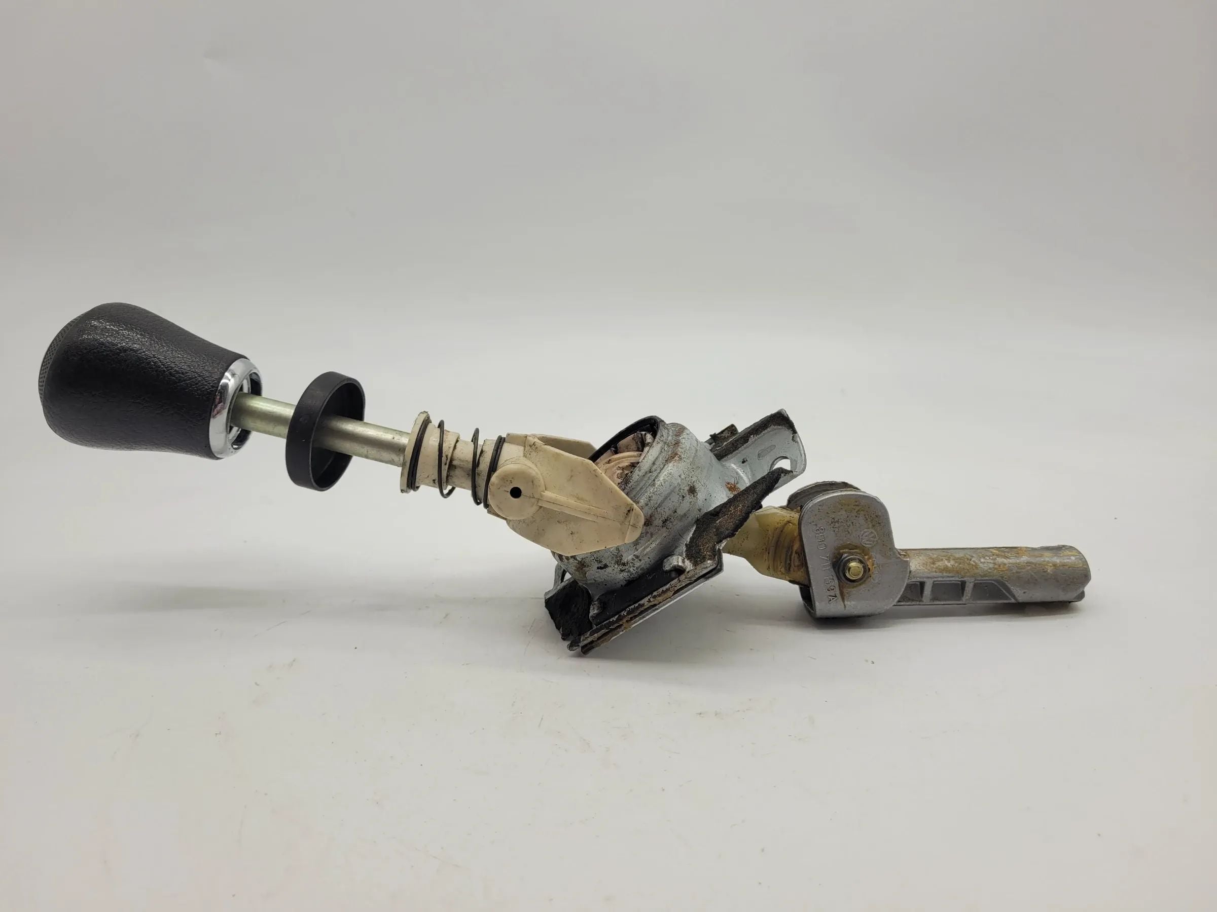 Original Audi A6 (4B2/4B4) Schaltbetätigung Schaltgehäuse 8D0711159A