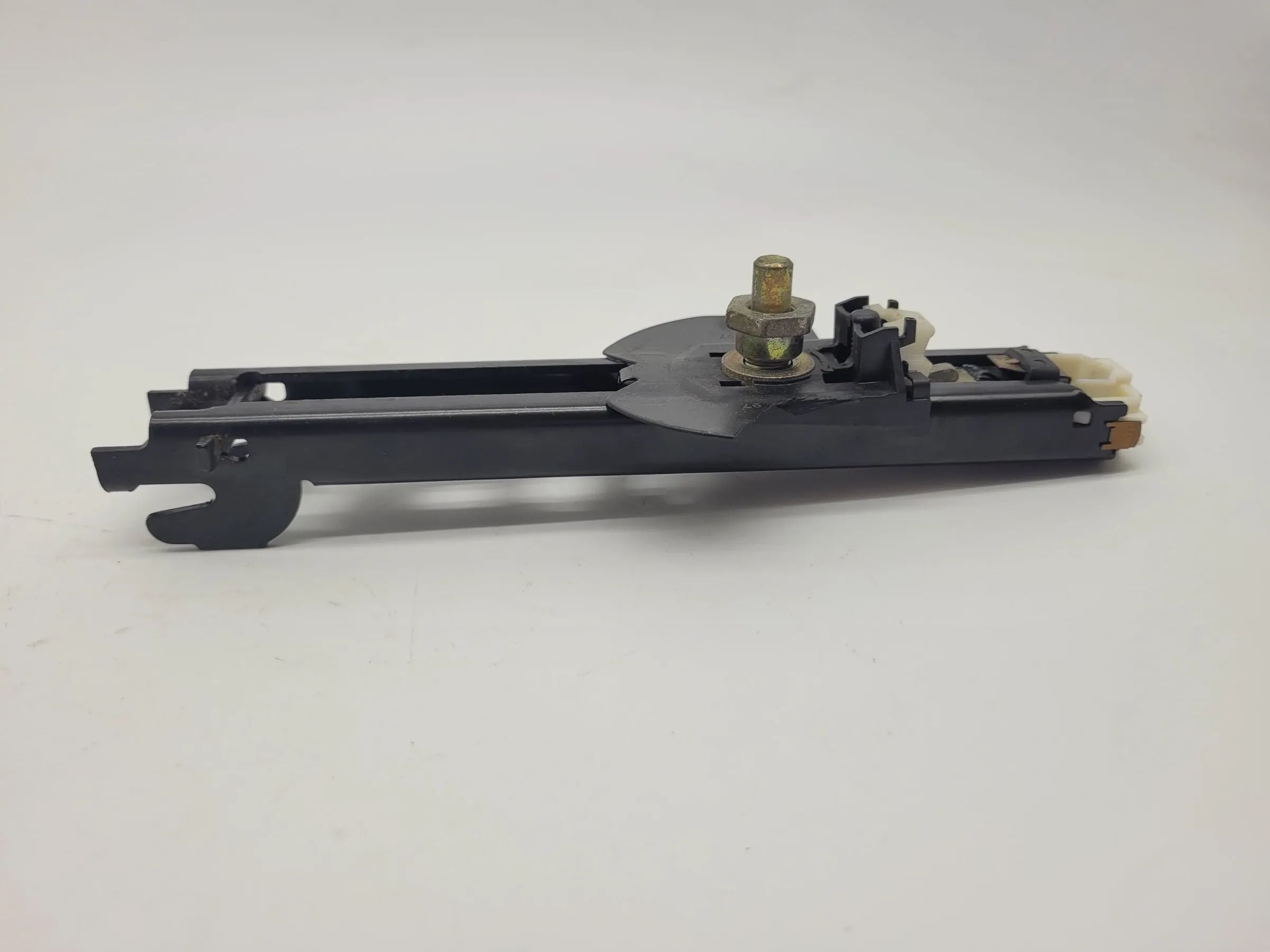 Original Audi A6 Gurtversteller Höhenverstellung Vorne Rechts 4A0857833D