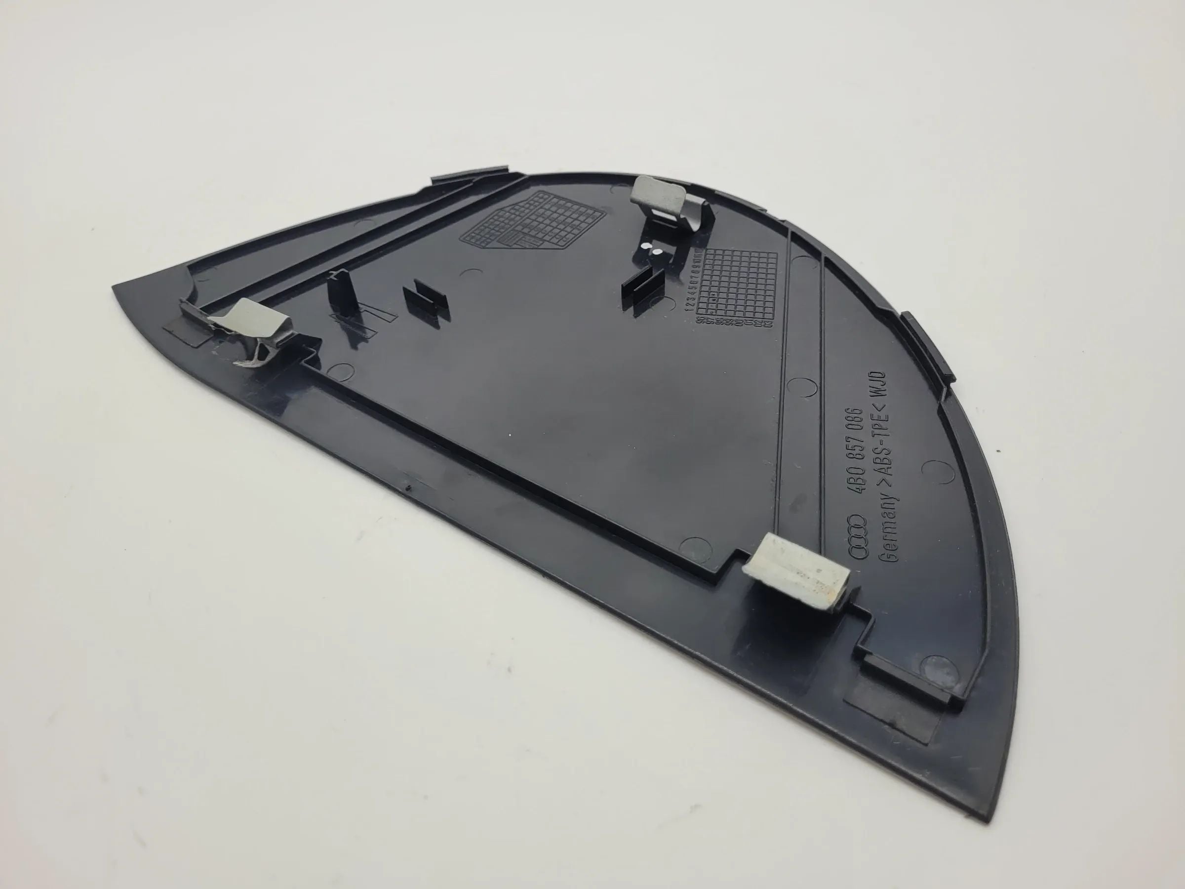 Original Audi A6 (4B2/4B4) Armaturenbrett Seitenblende Rechts Schwarz 4B0857086