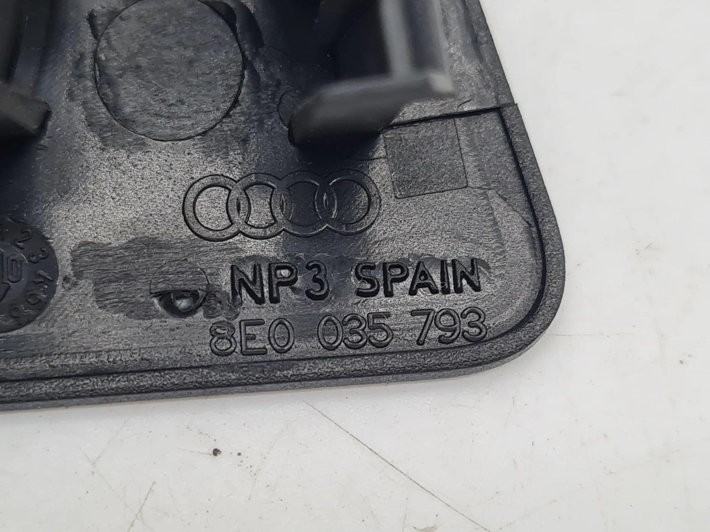 Original Audi A4 (8E/B6/B7) Abdeckung Blende Lautsprecher Links Hinten 8E0035793