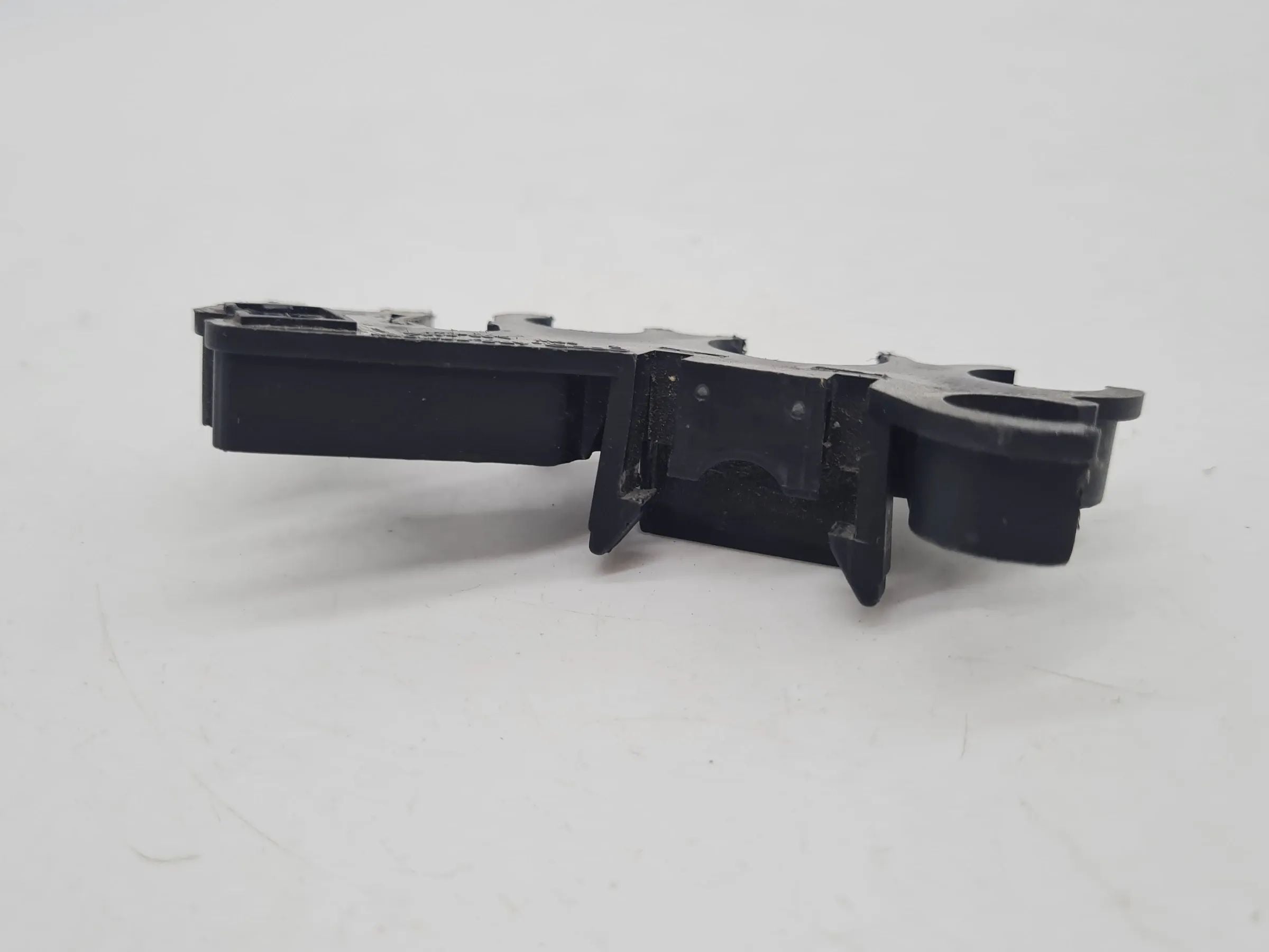 Original Audi A6 (4B2/4B4) Halter Halterung Sicherungsträger 4B0971845