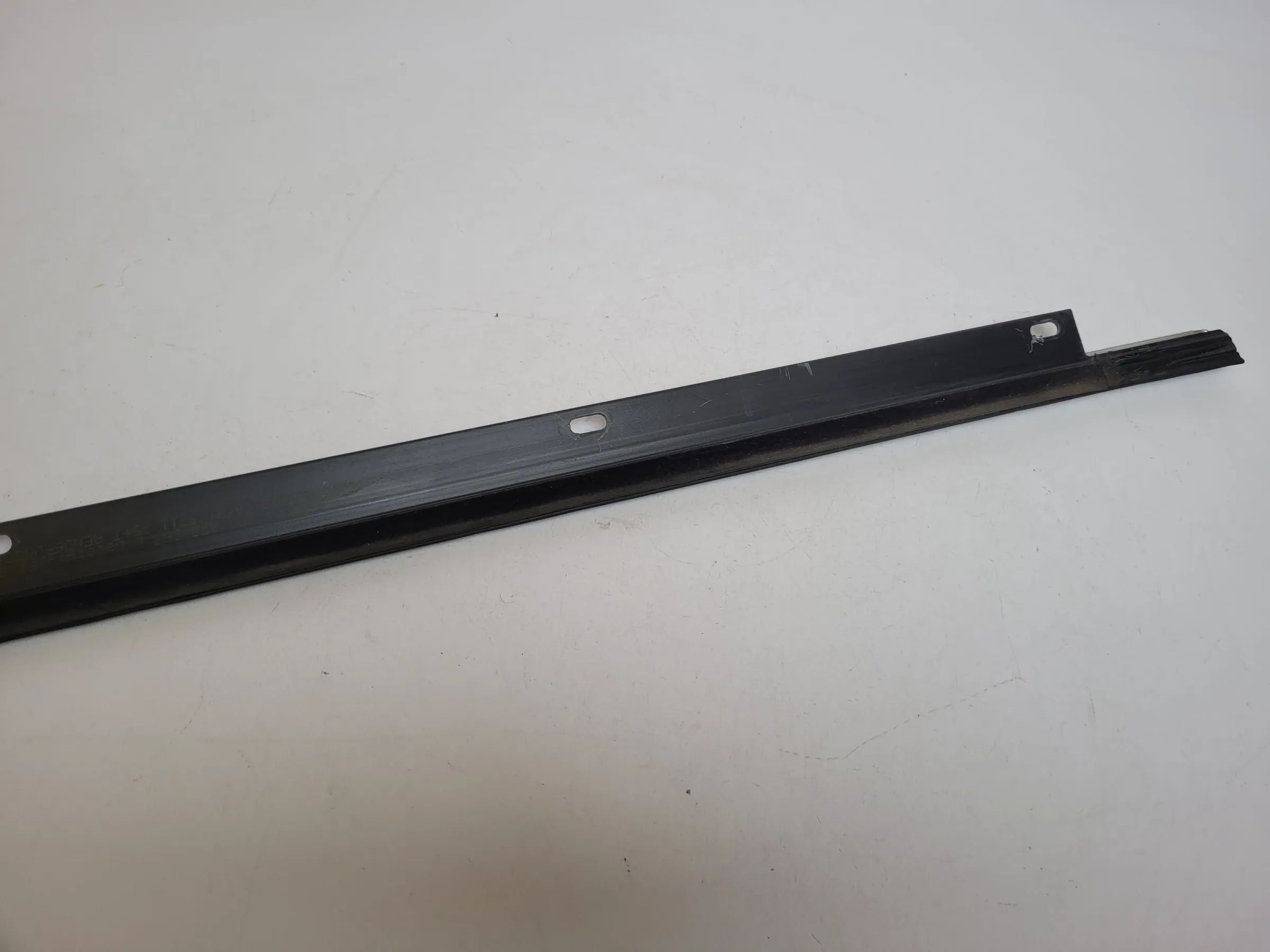 Original Audi A4 (8E/B6/B7) S-Line Dichtung Fensterleiste Links 8E0853283B