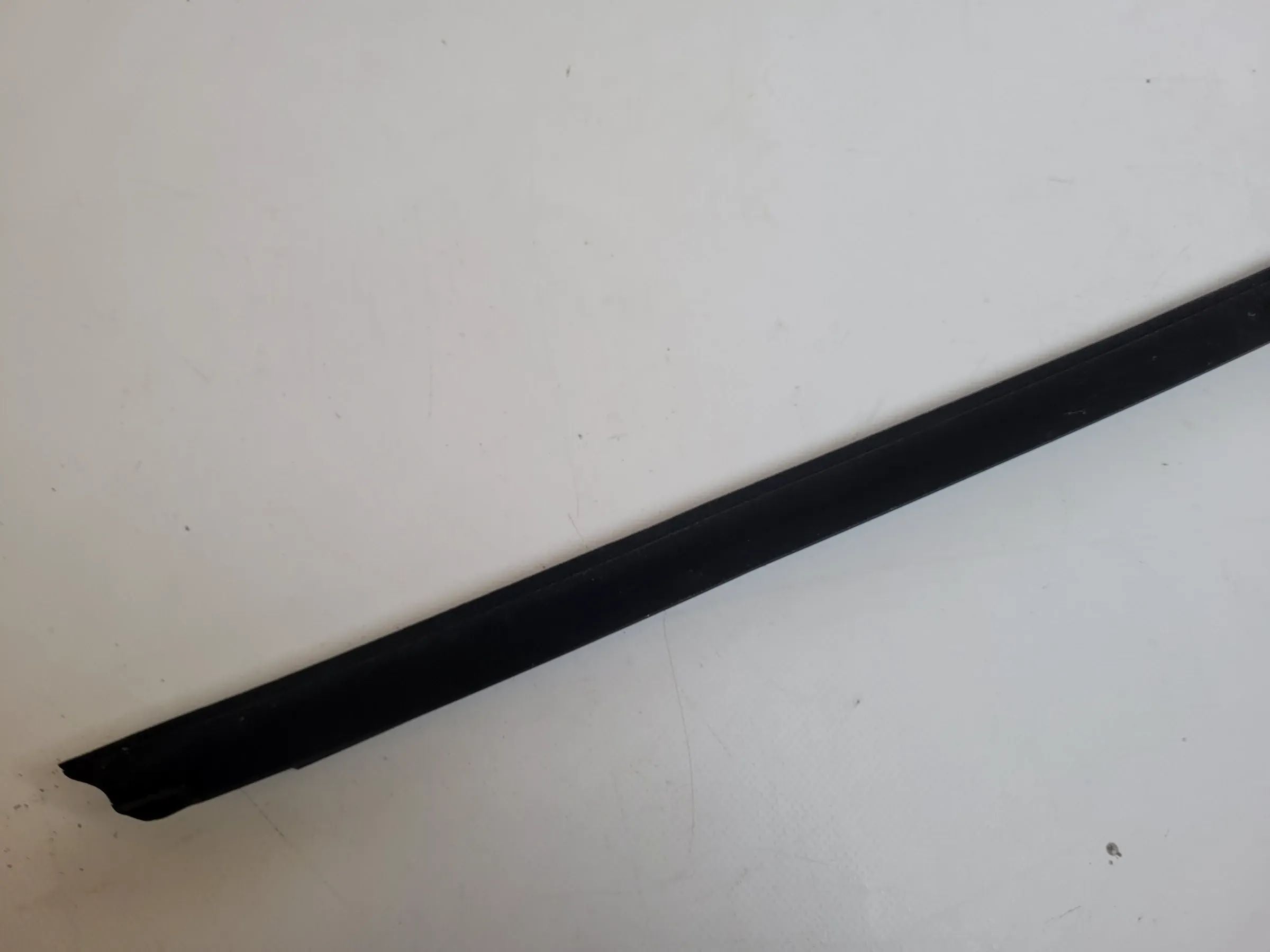 Original Audi A4 (8E/B6/B7) Tür Fenster Dichtung Leiste Rechts 8E0837480