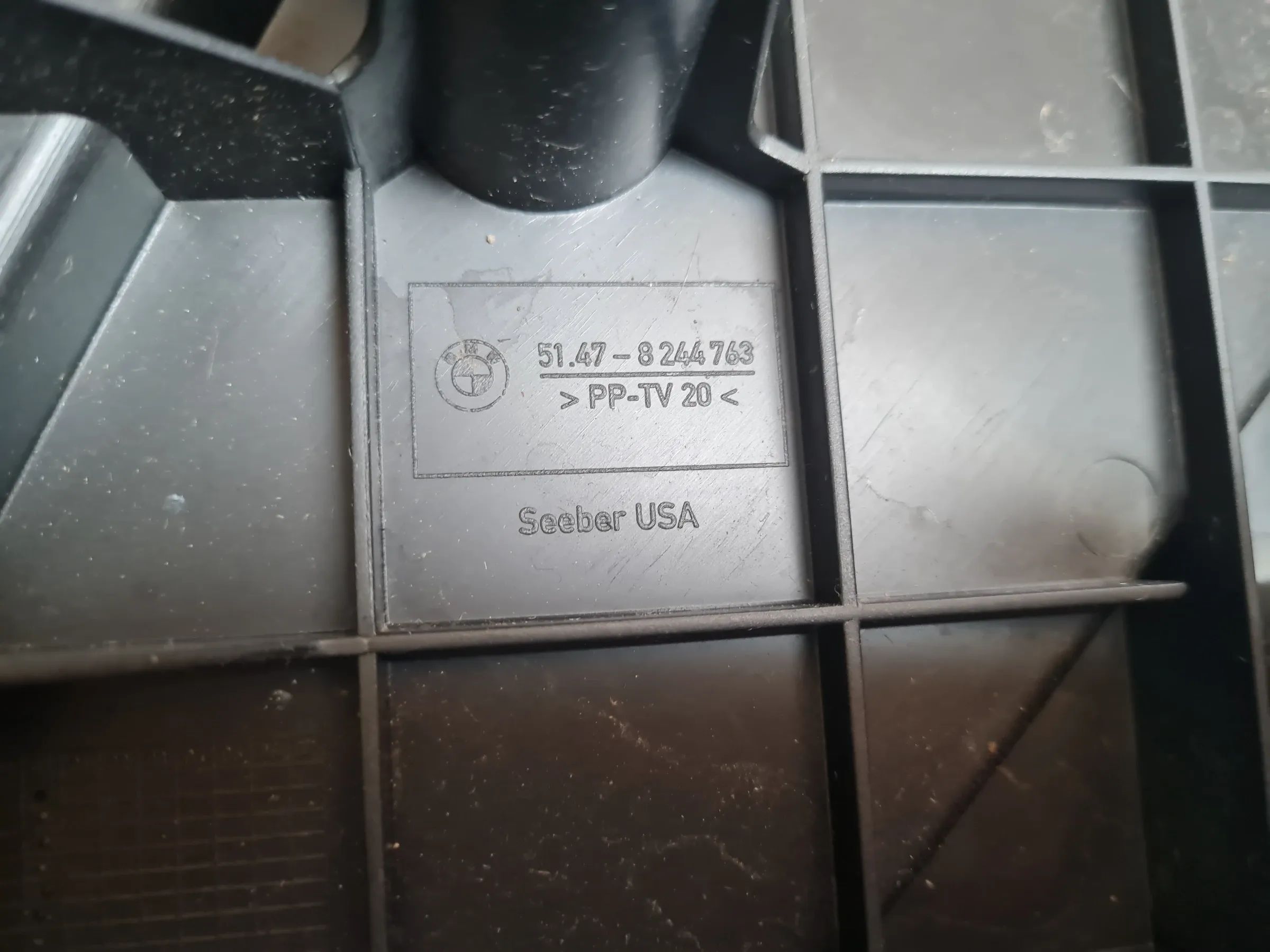 Original BMW X5 (E53) Auflage Längsträger Kofferraum Links 51.47-8244763