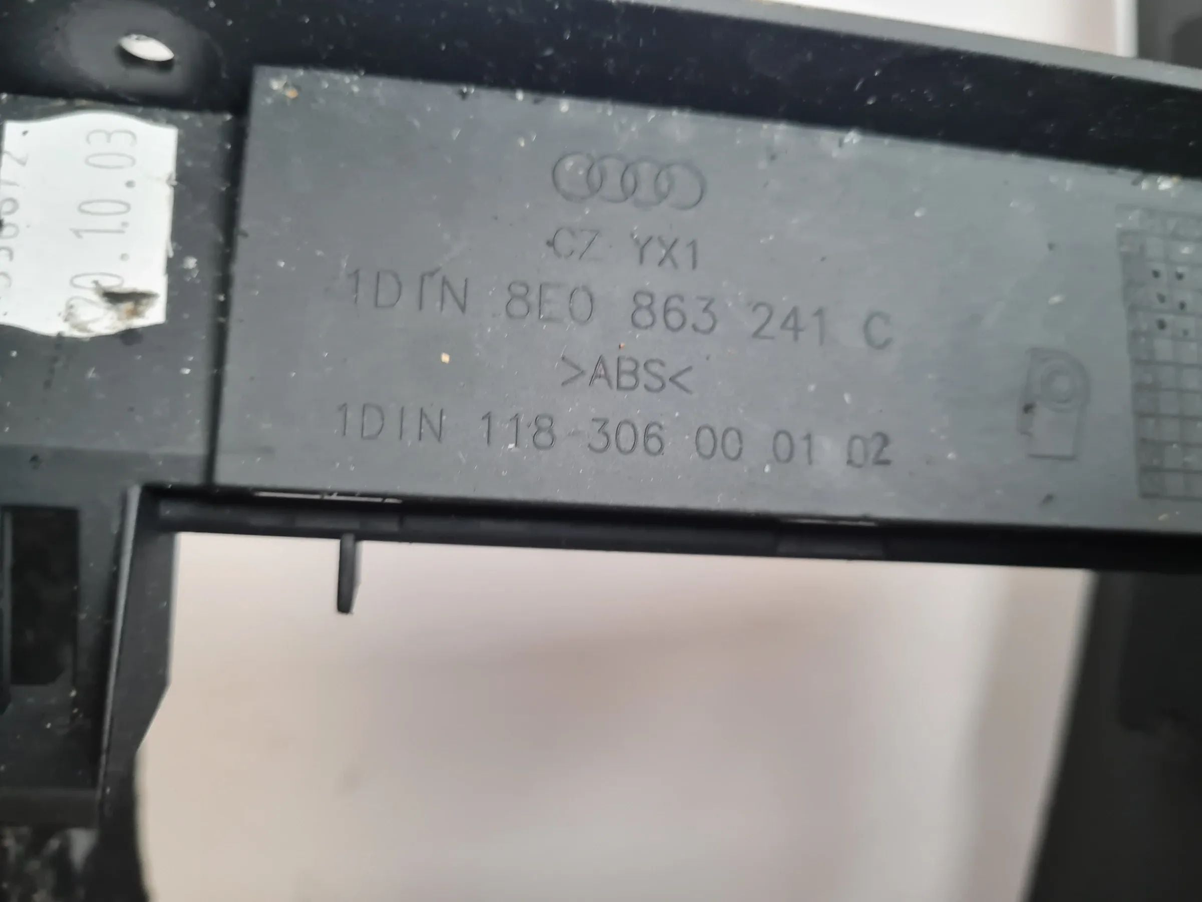 Original Audi A4 Avant (8E) Mittelkonsole 8E0863241C