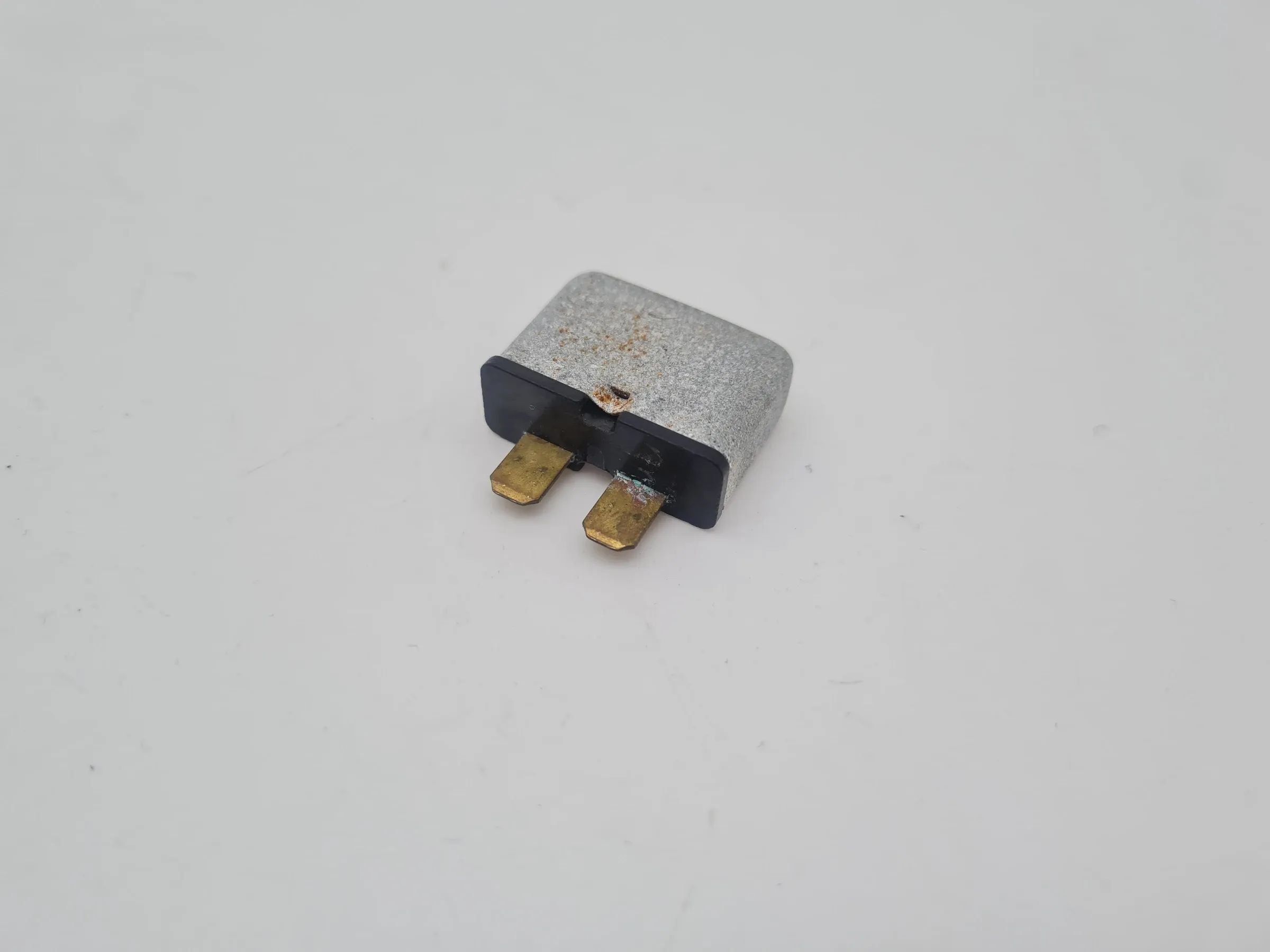 Original Audi A6 (4B2/4B4) Sicherung Thermosicherung 443937105A