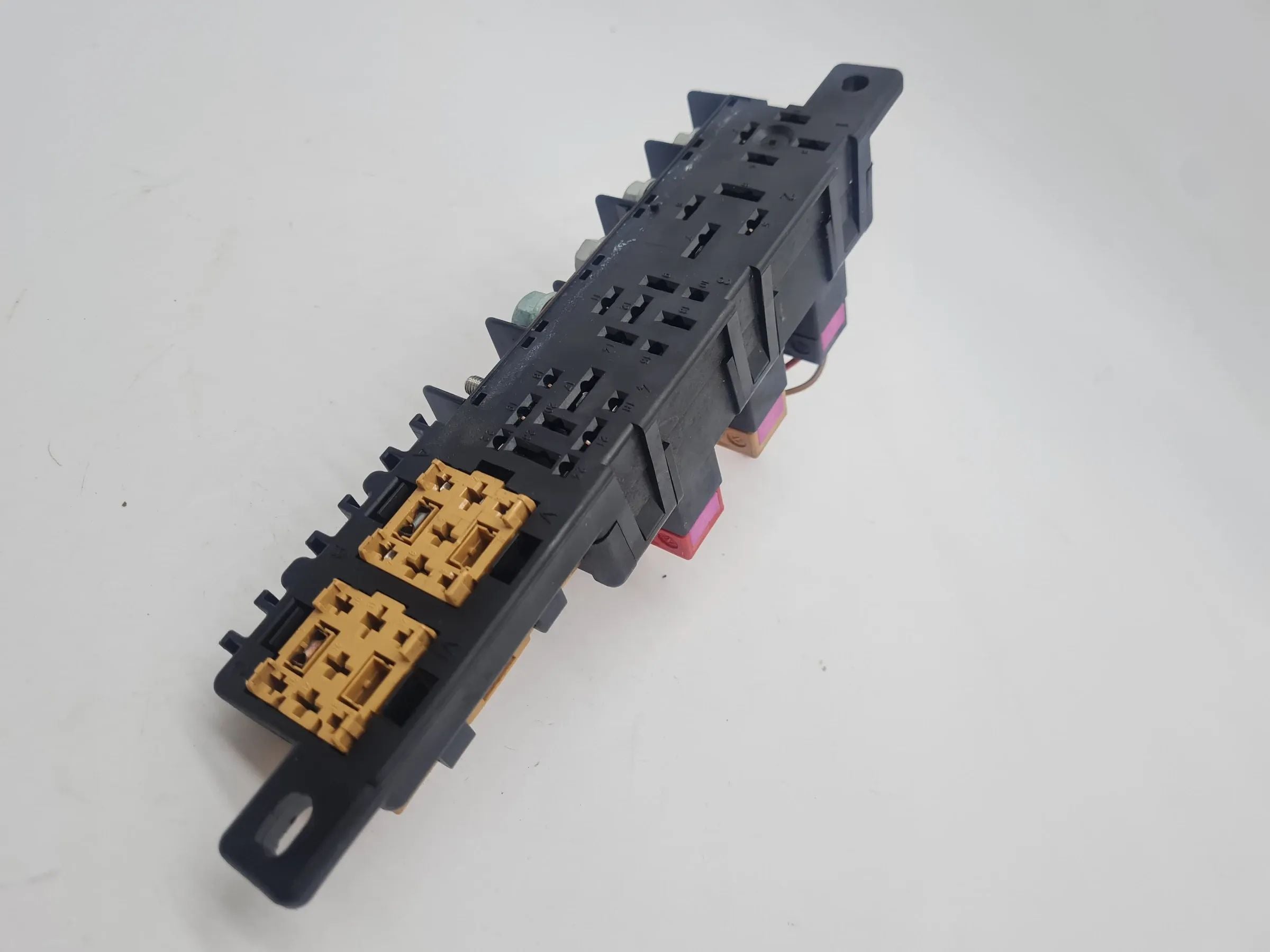 Original Audi A6 (4B2/4B4) Relais Stecker Leiste Träger 8L0941822A