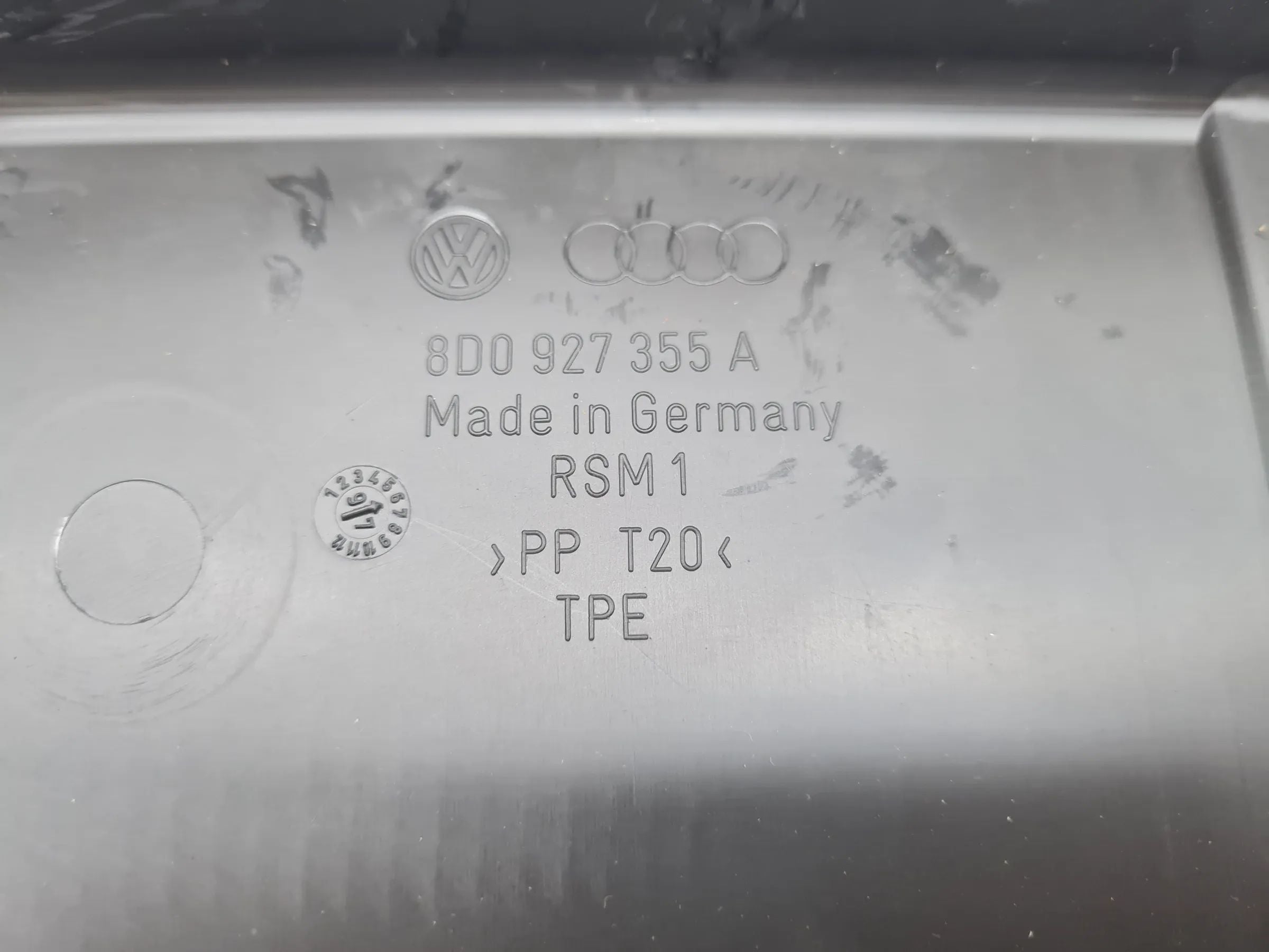 Original Audi A6 (4B2/4B4) Gehäuse Komfortsteuergerät 8D0927355A