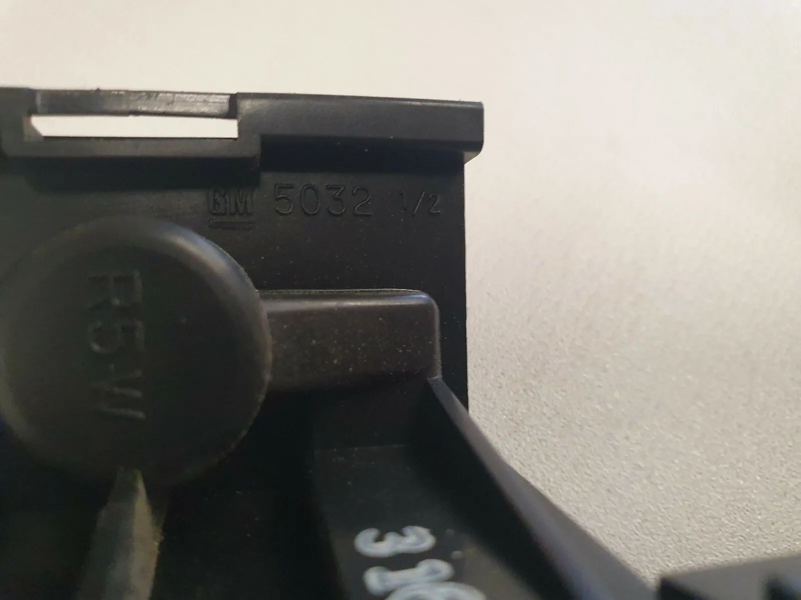 Original Opel Omega B lamp holder GM5032 lamp socket right K15 
