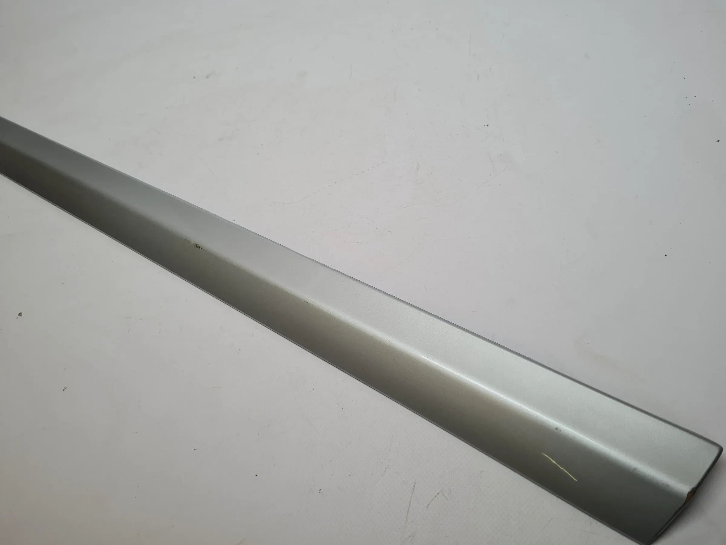 Original Mercedes C-Klasse (CL203) Dekor-/Zierleiste Links Silber A2036903562