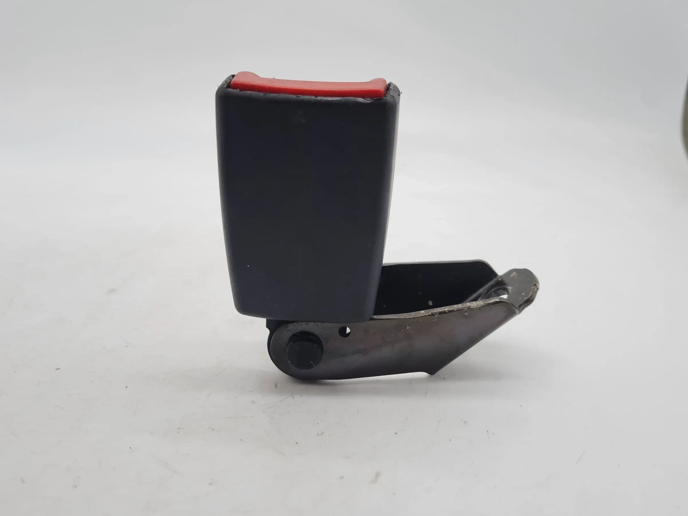 BMW 5er Touring E39 Gurtschloss Gurt Untergurt Hinten Rechts 8176520 Original
