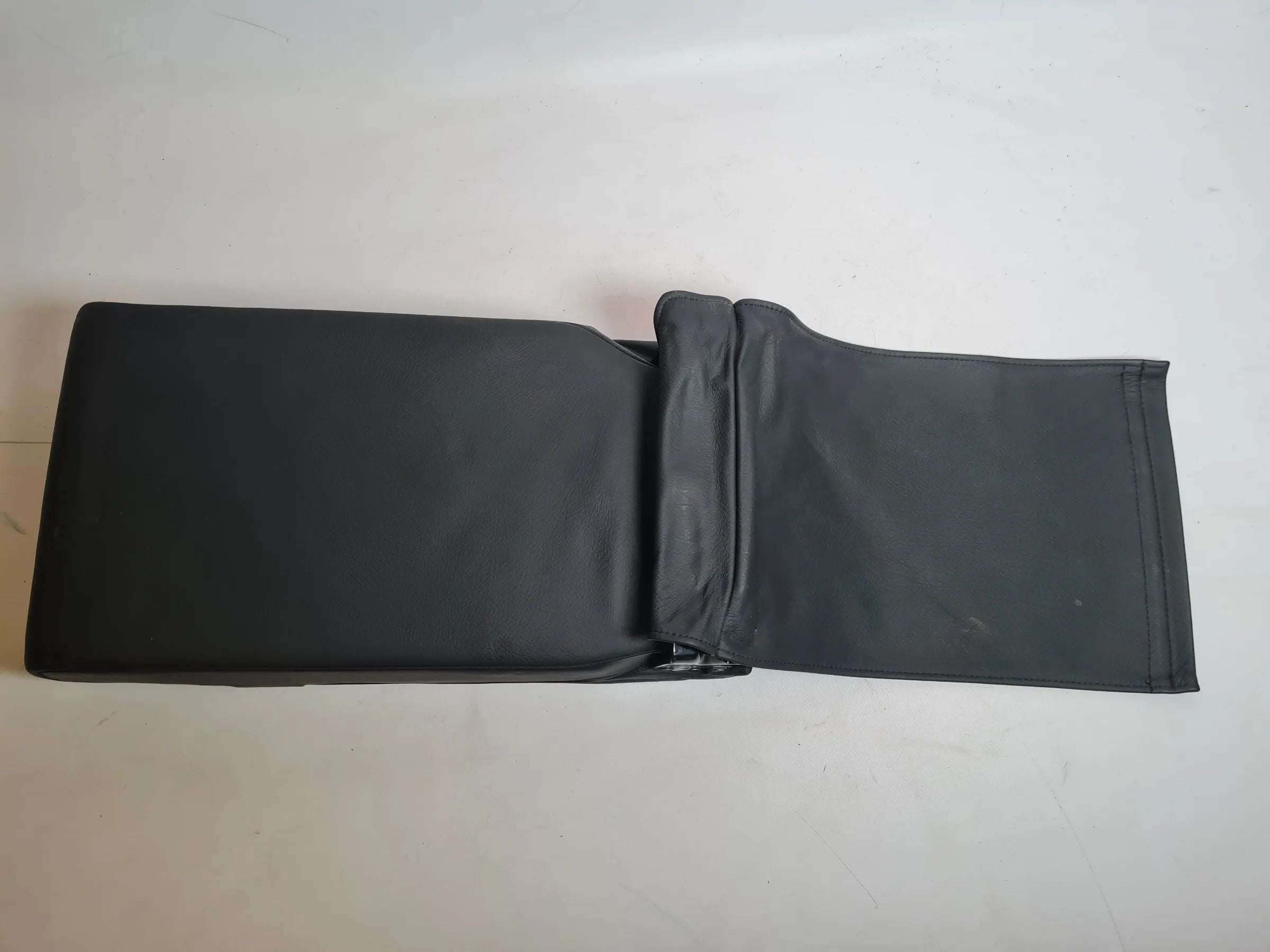 BMW 5er Touring E39 Armlehne Rücksitzes Schwarz Hinten 52.20- Original