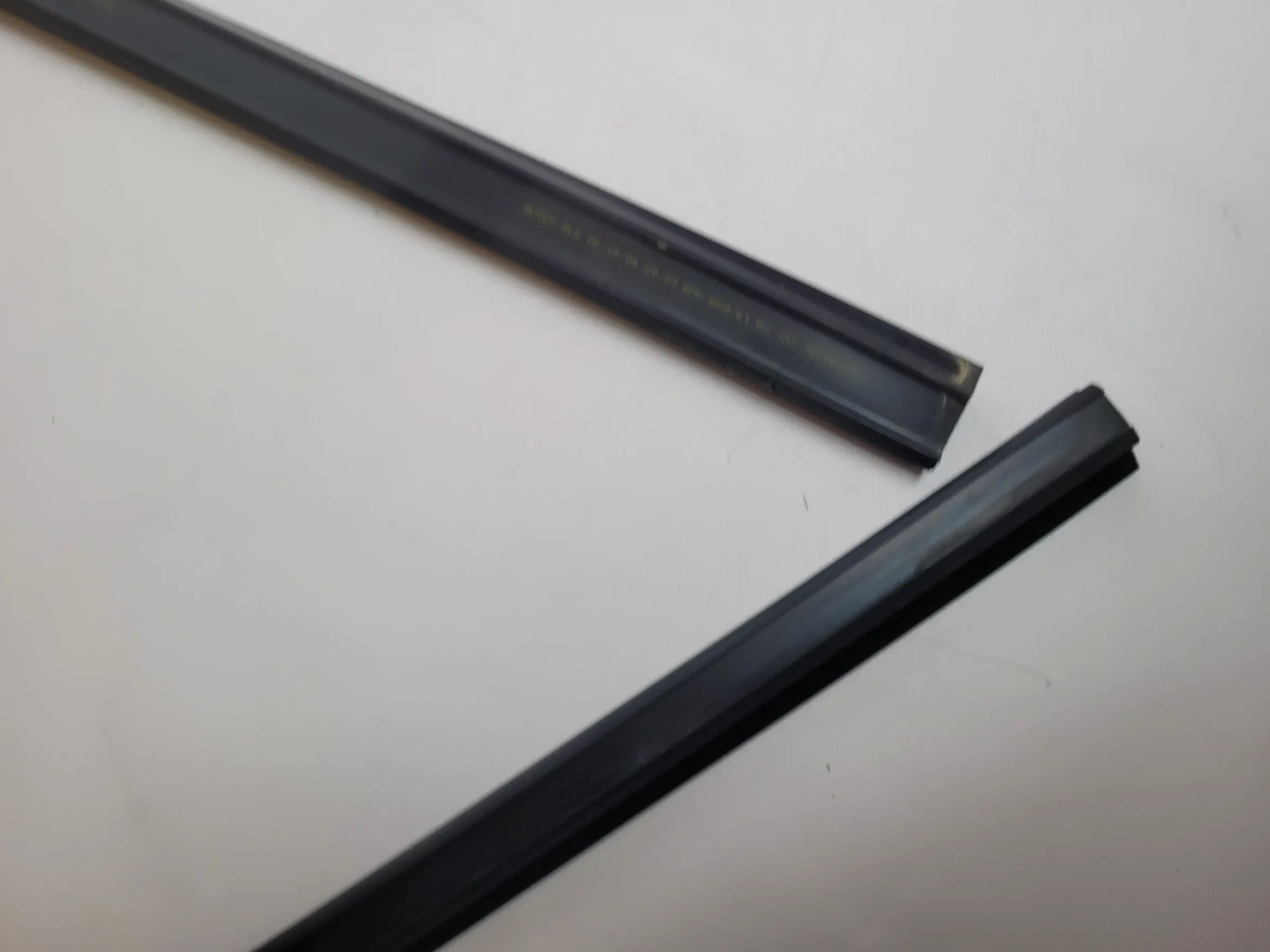 BMW 5er Touring E61 Fensterführung Dichtung Gummi Vorne Rechts Original
