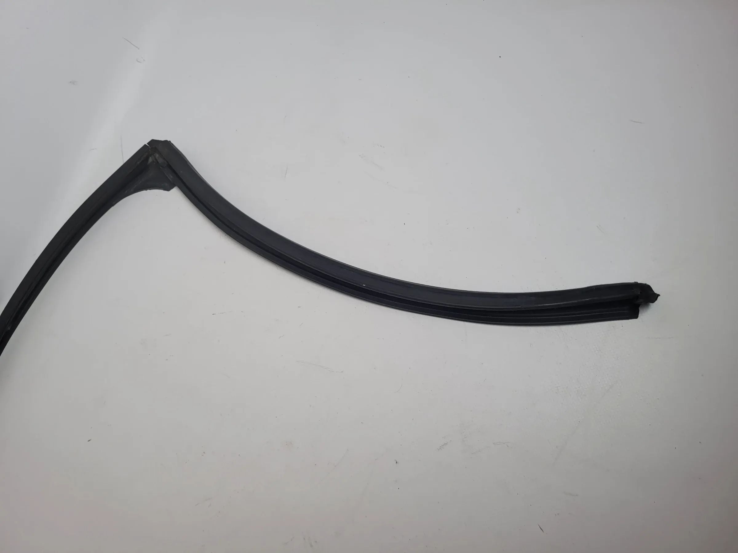 BMW 5er Touring E39 Türdichtung Führung Rechts Hinten Außen Oben (Original)