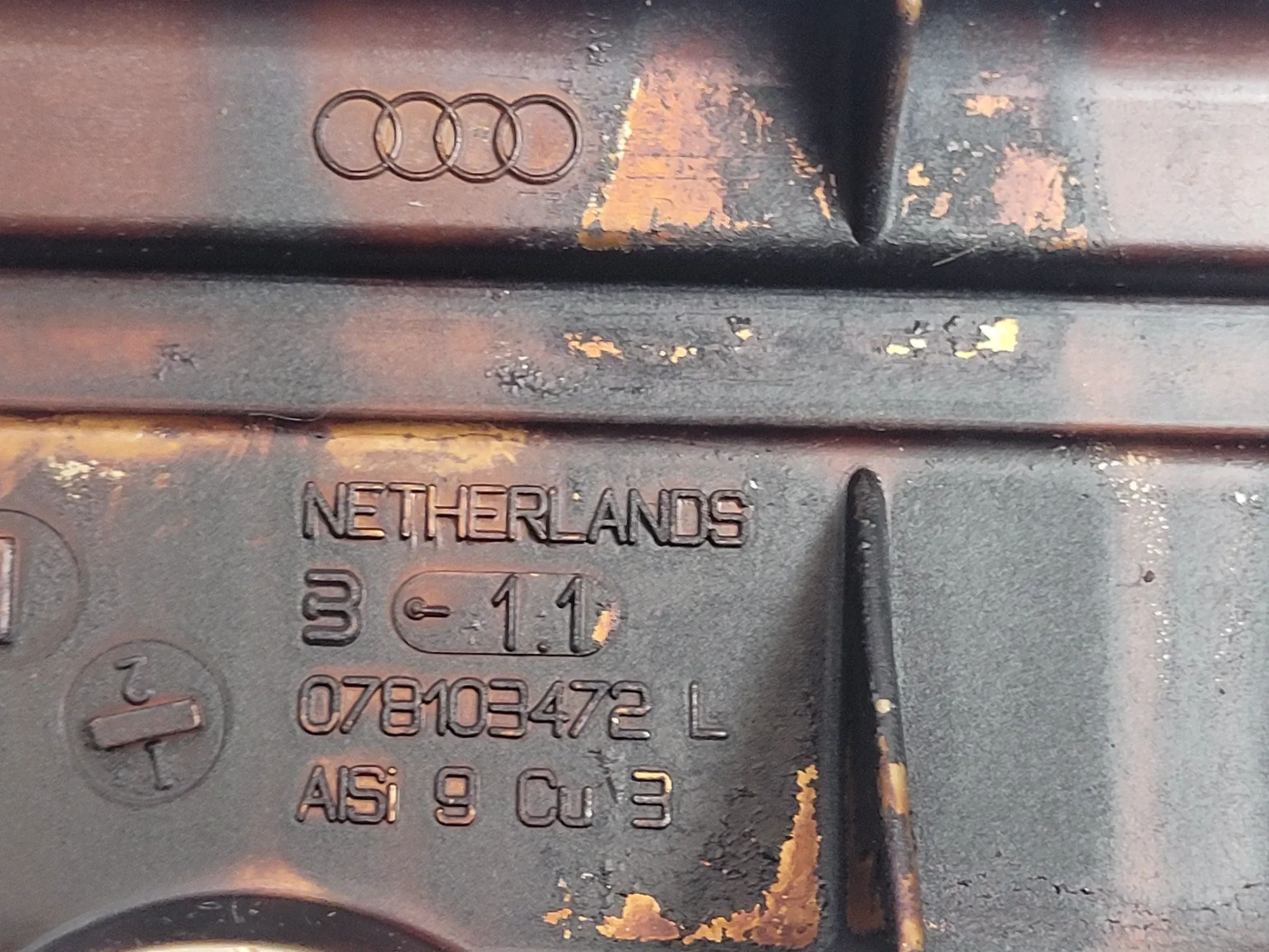 Audi A4/A6 4B/8D 2.4, 121KW Zylinderkopfhaube / Ventildeckel 078103472L Original