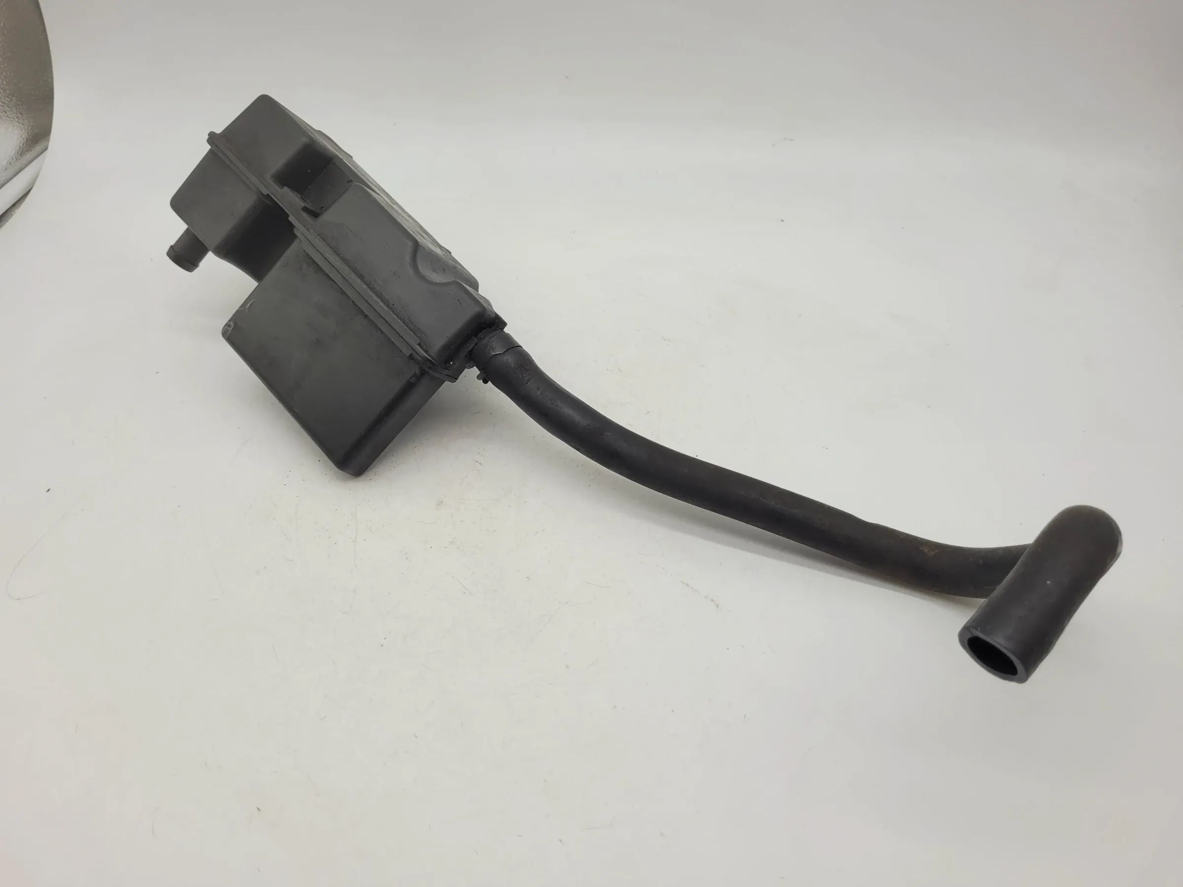 Chrysler Voyager IV RG Öldekanter Ölgefäß + Schlauch 4667957 Original
