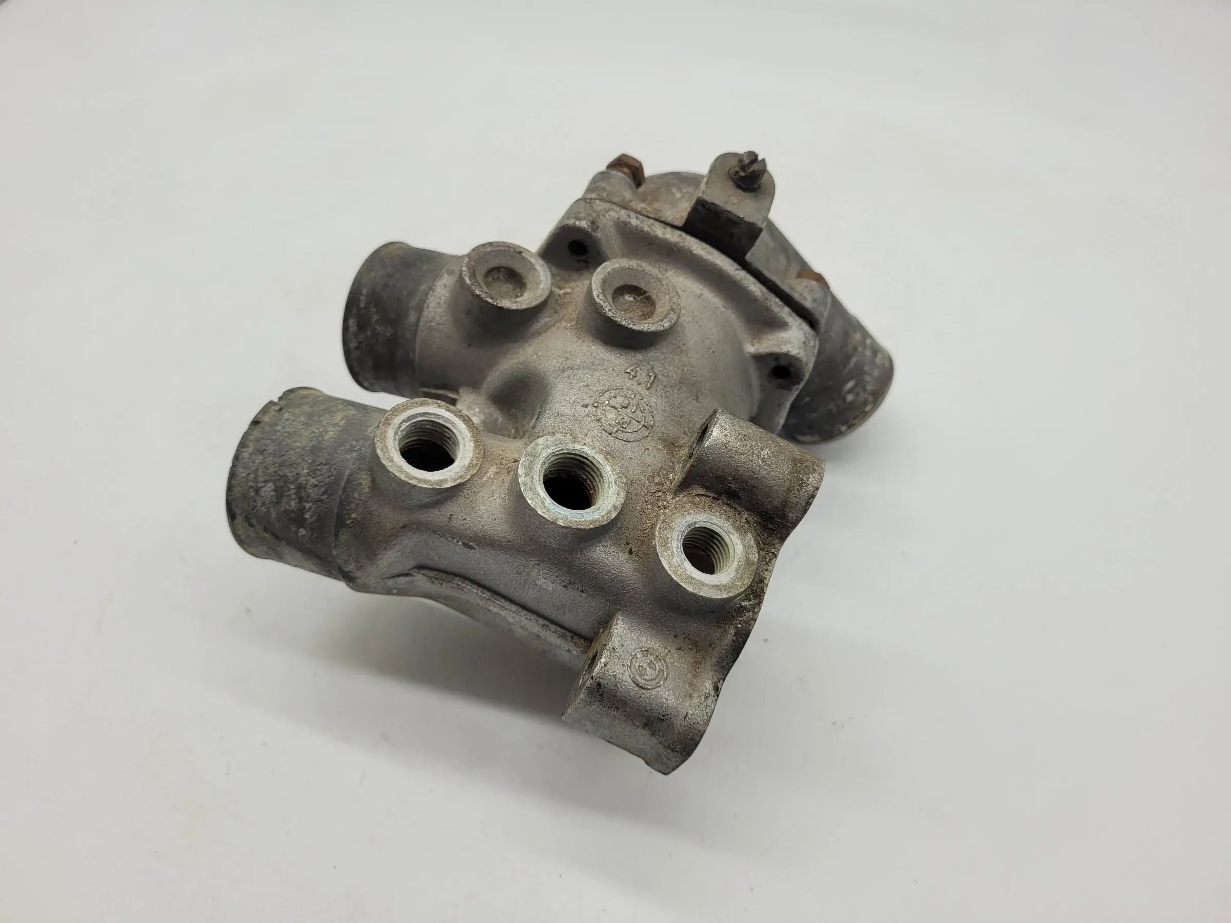 BMW 5er E28 E34 6er E24 7er E23E32 Thermostatgehäuse Thermostat 1710959 1250351