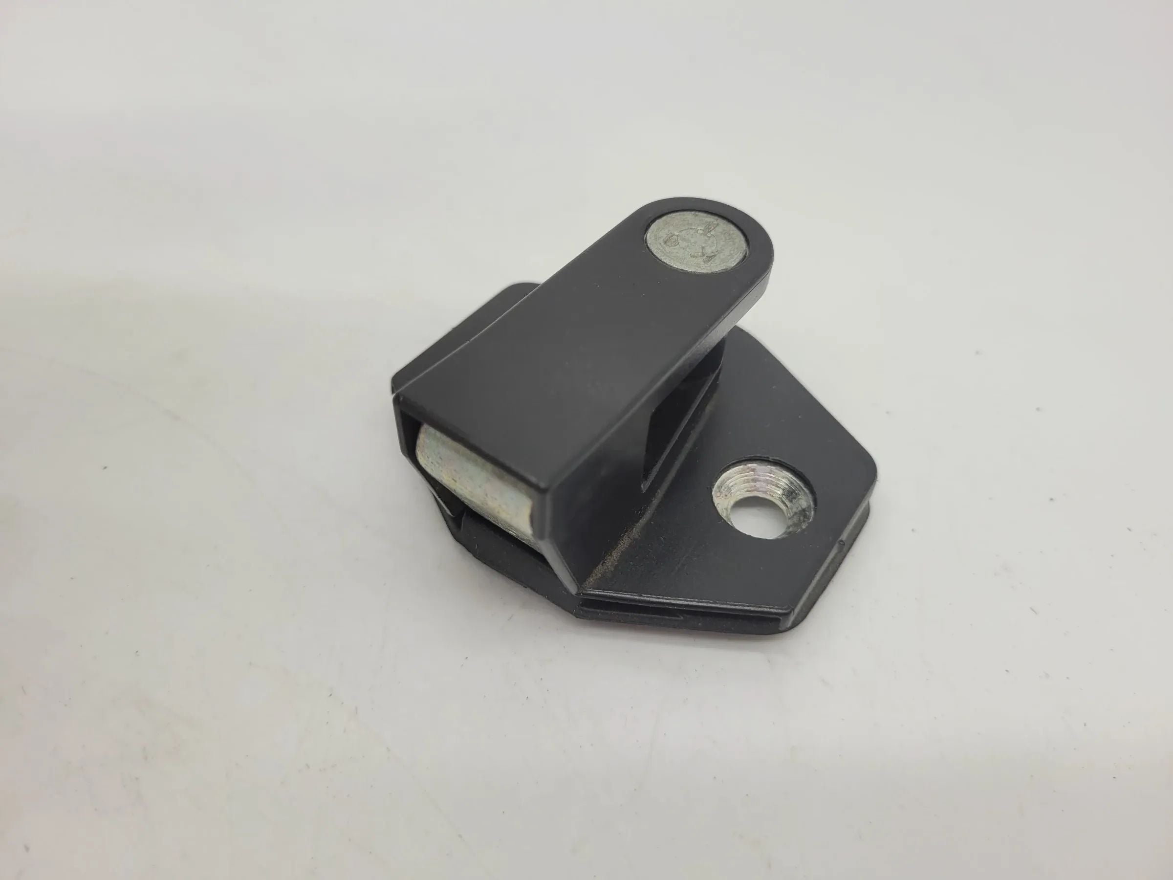 BMW 5er Touring E39 Schliesskeil Türschloss Fanghaken L/R V/H 8176350 Original