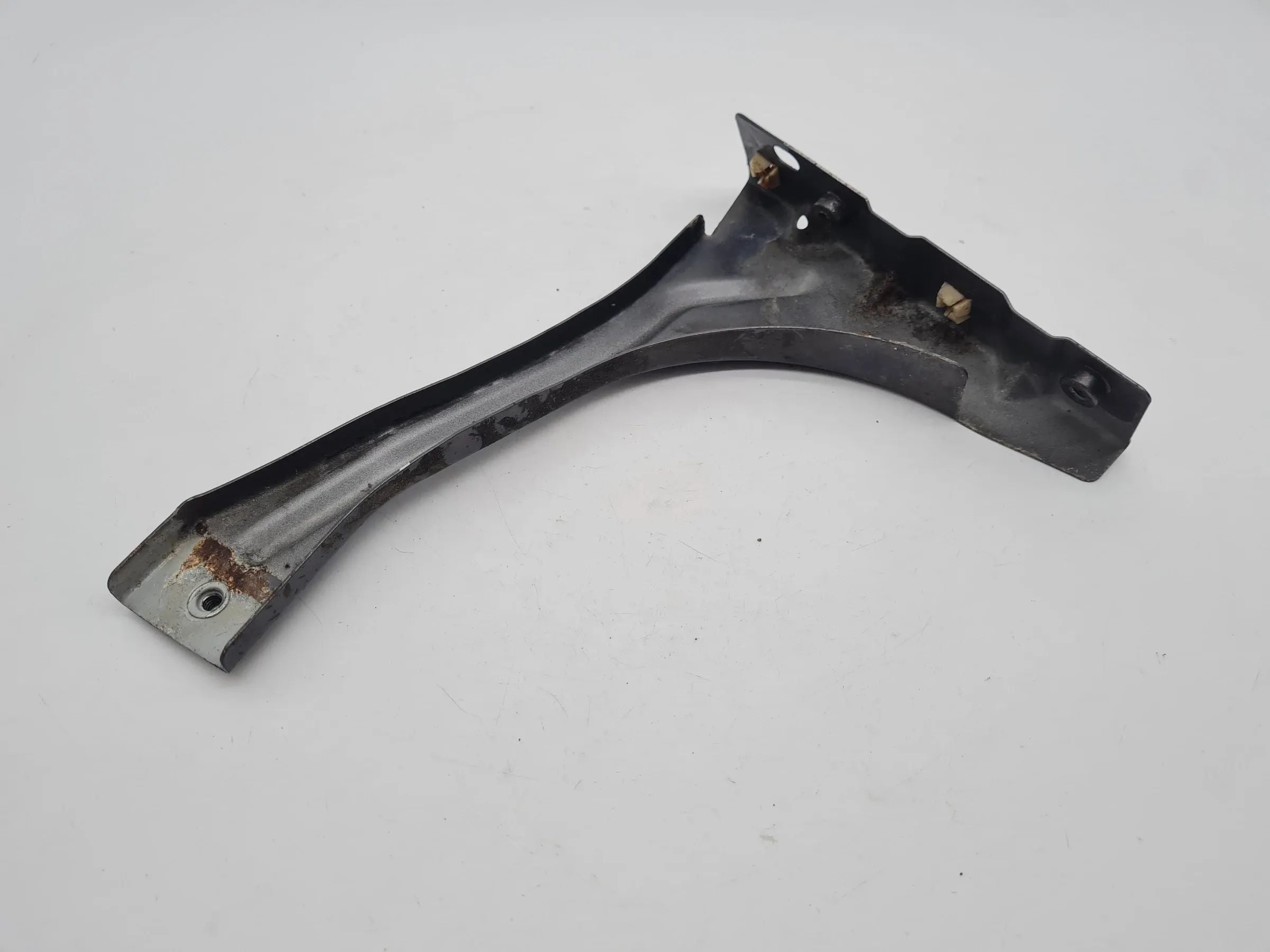 Original Audi A6 (4B2/4B4) Halterung Kotflügel Rechts Vorne 4B0821136A