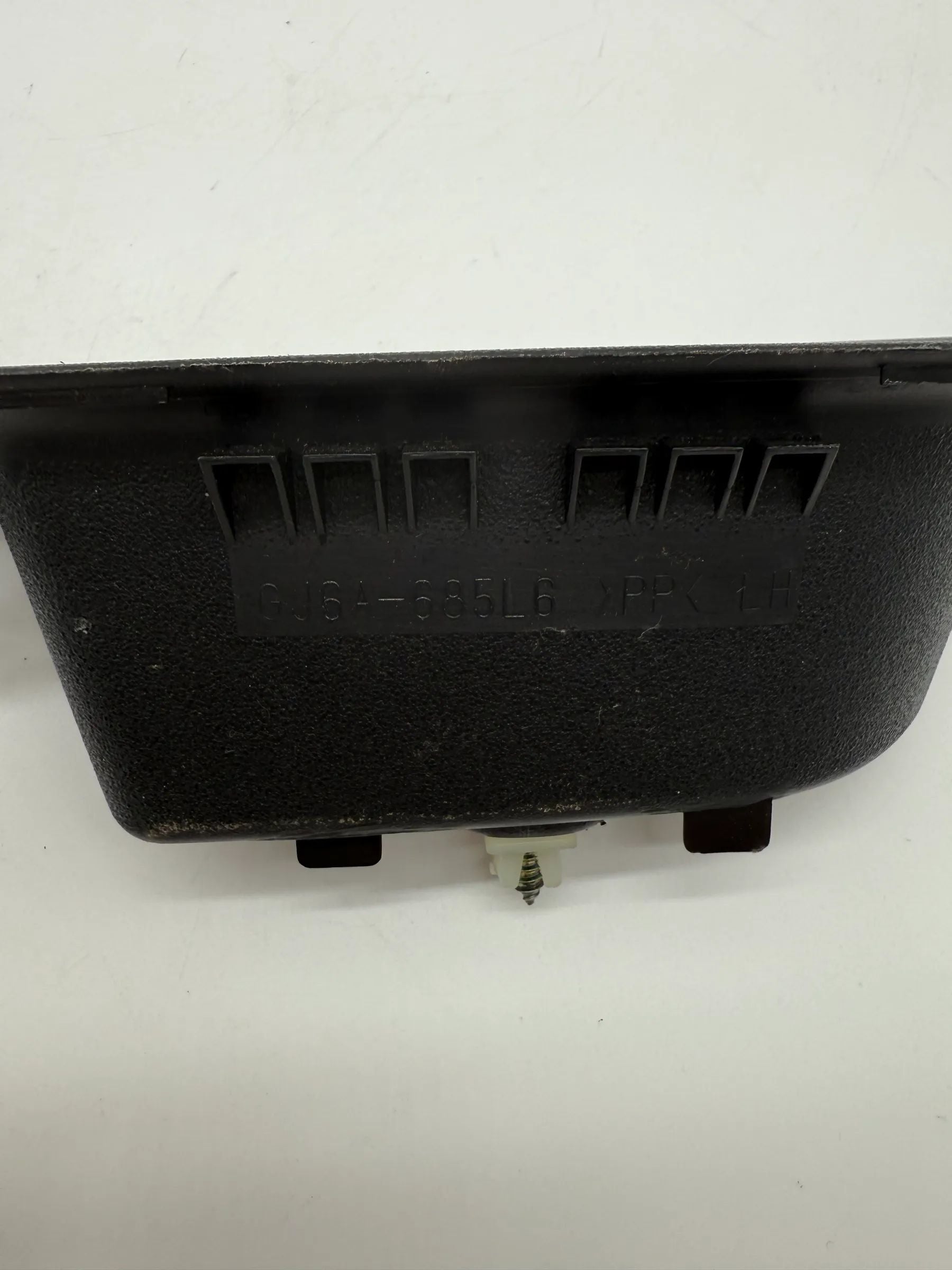 マツダ 6 コンビ GG/GY 2005年 左リヤドア ウィンドウレギュレーター GJ6A-685L6 LH グリップカバー