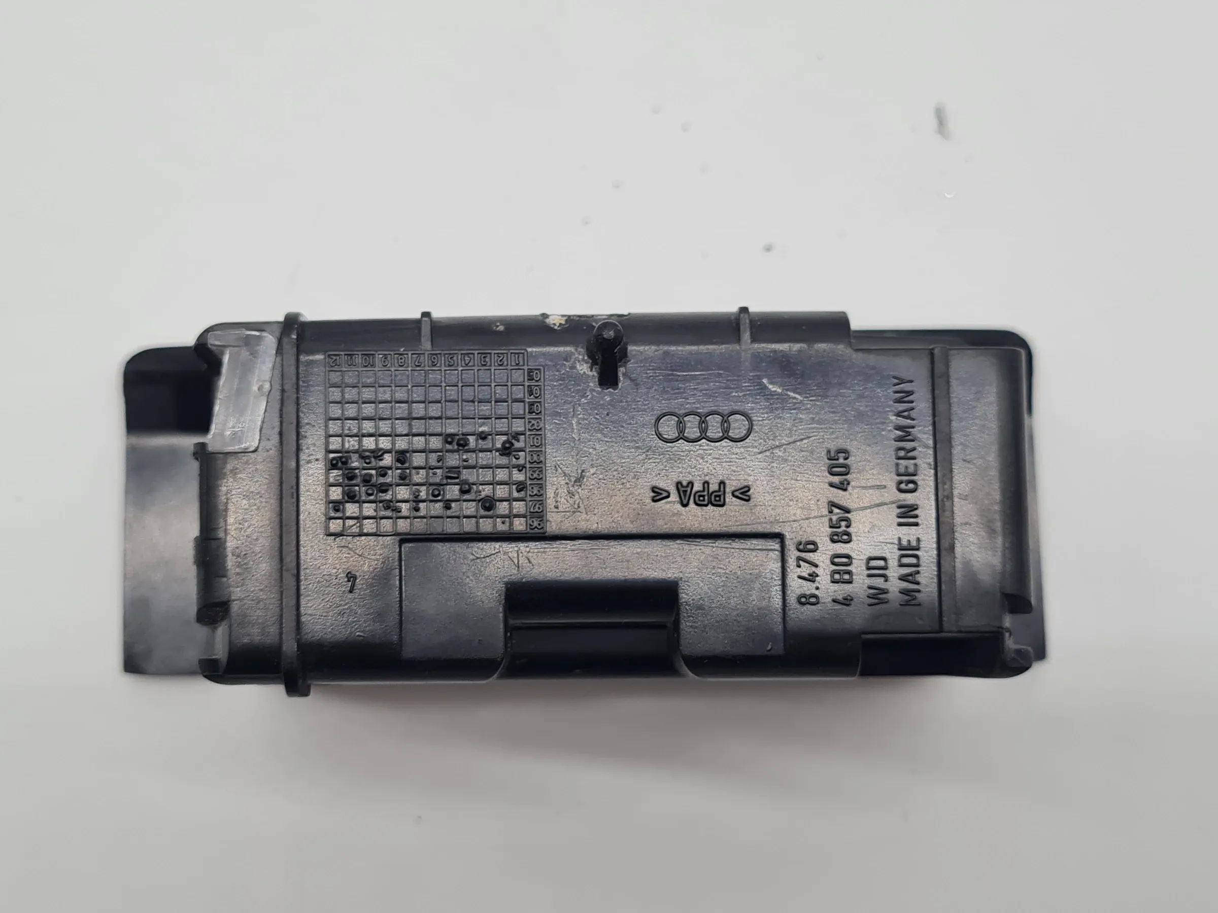 Original Audi A6 (4B) Aschenbechereinsatz 4B0857405