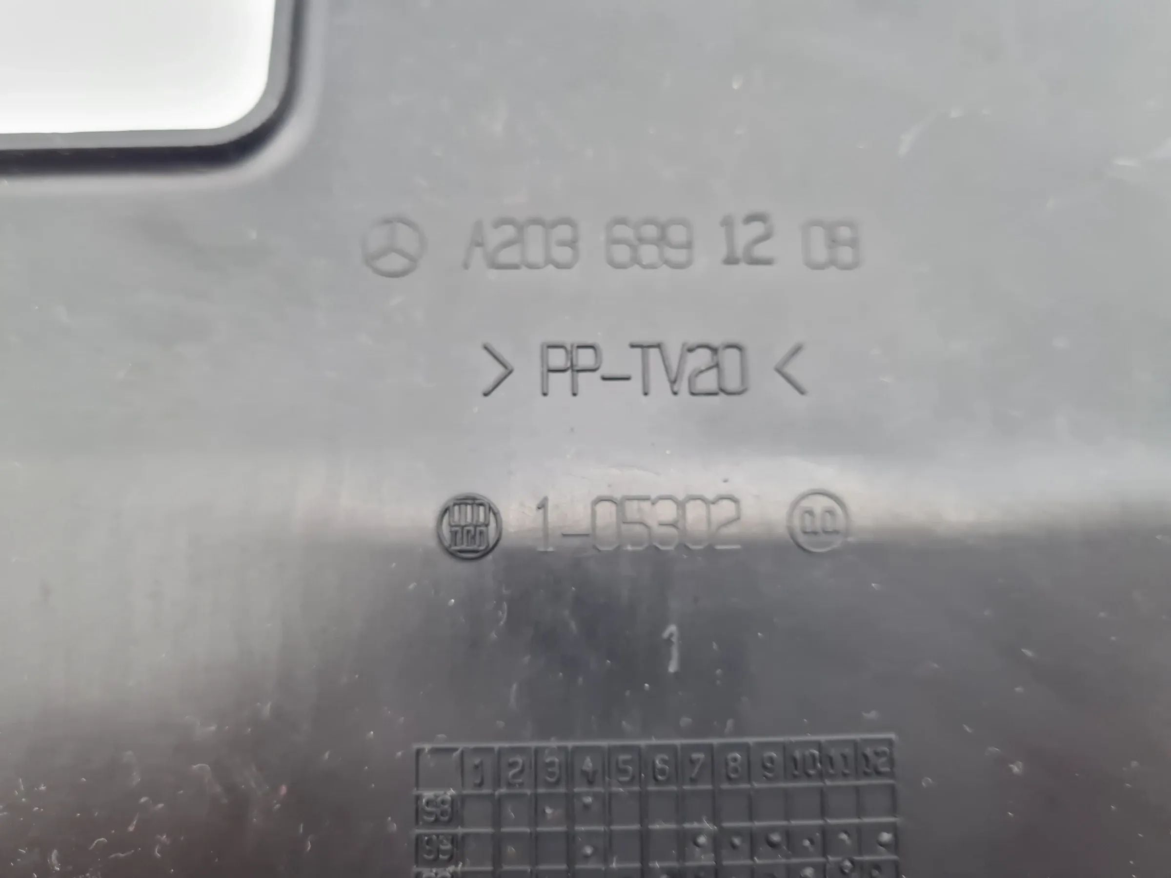 Original Mercedes C-Klasse Verkleidung Abdeckung Mittelkonsole A2036891208