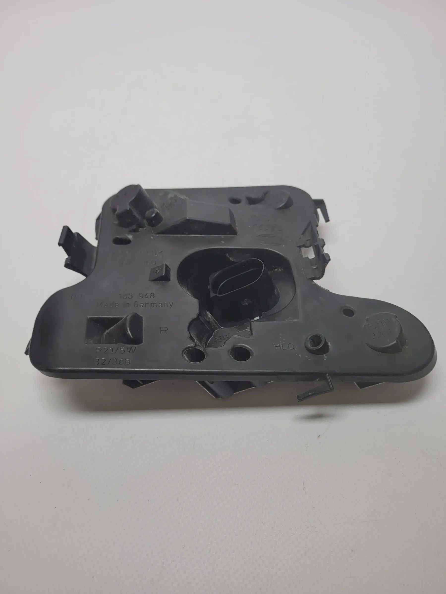 Original Audi A4 (8E2) Lampenträger 153948