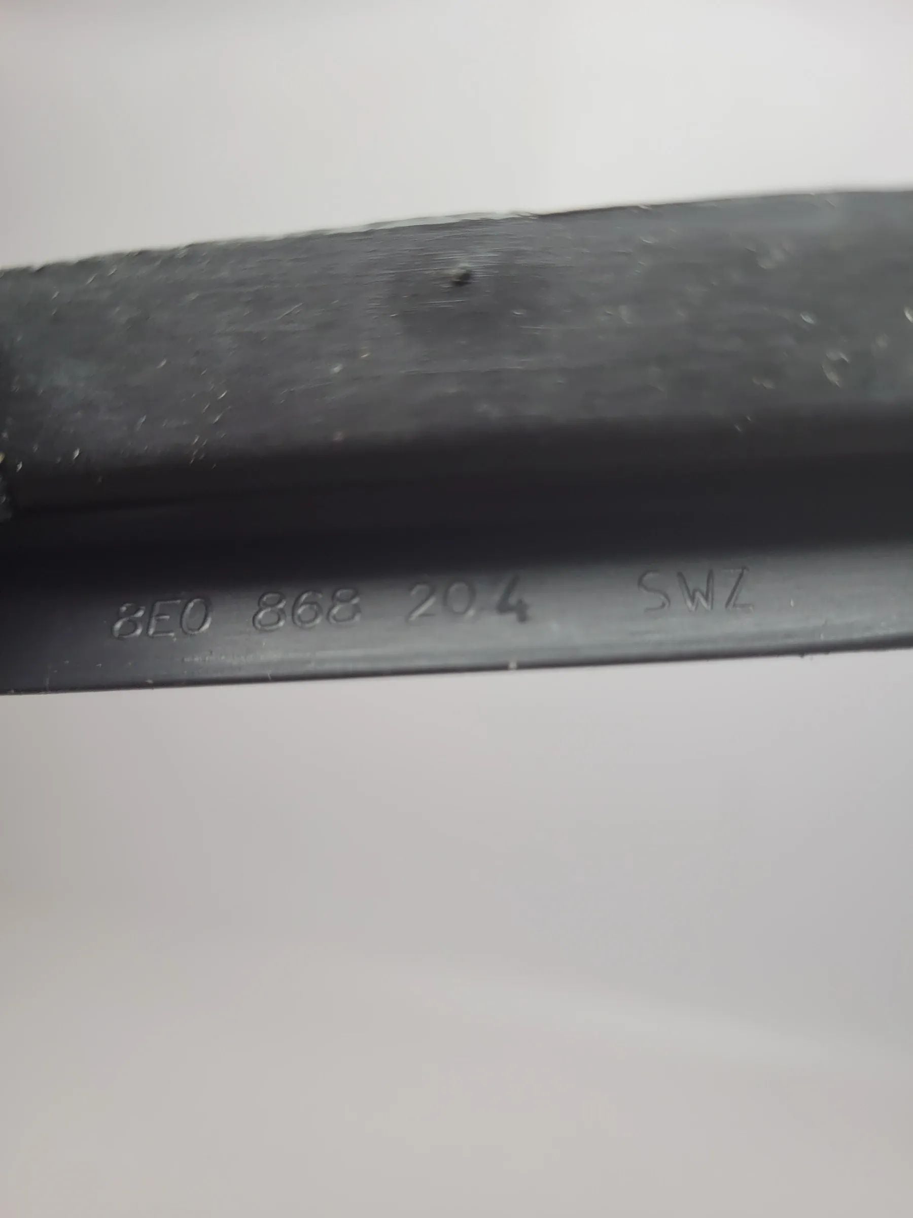 Original Audi A4 (8E/B6/B7) Verkleidung Armaturenbrett Fußraum Rechts 8e0868204