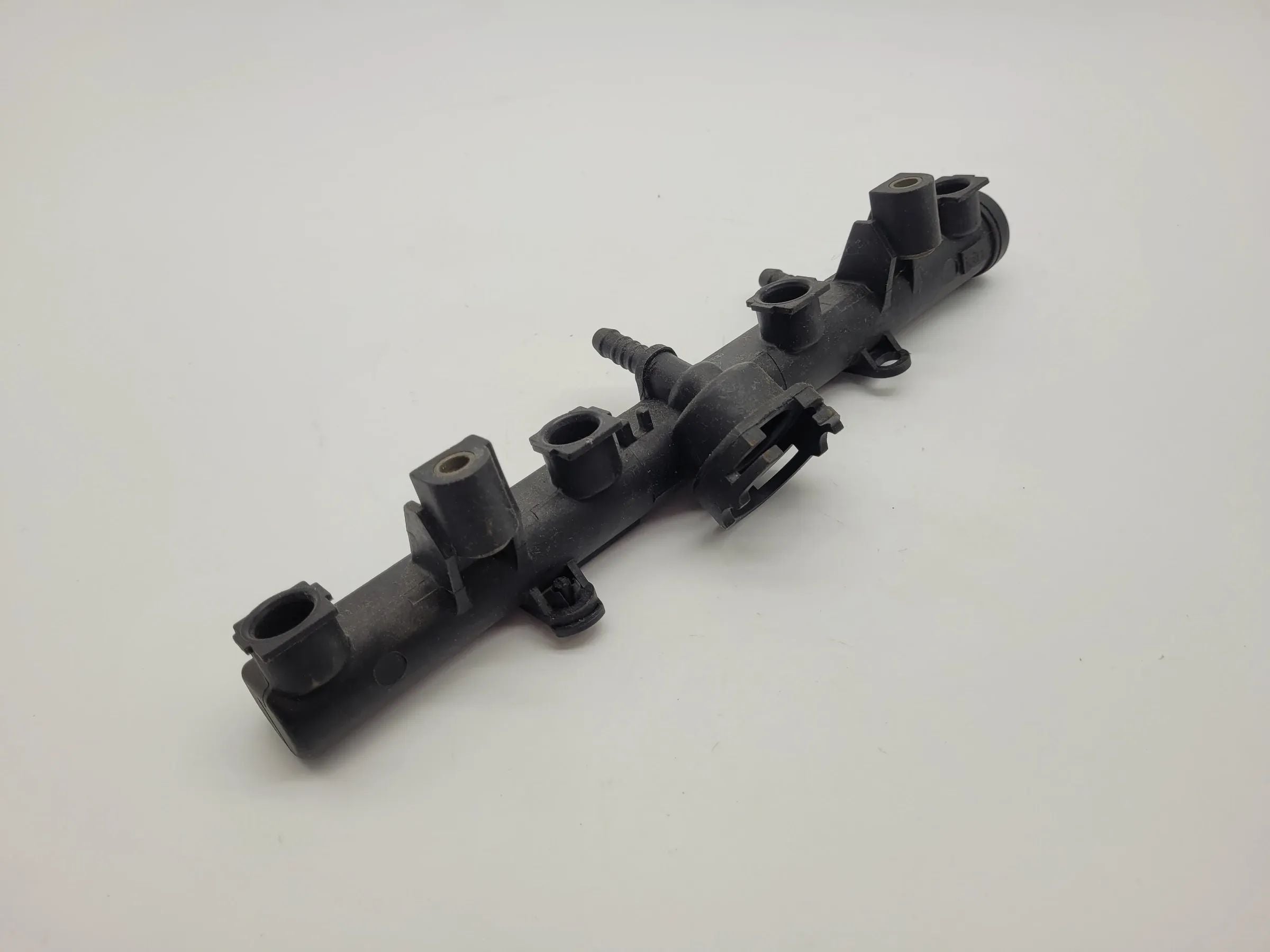 Original VW Polo (6N2) Einspritzleiste 2435170160