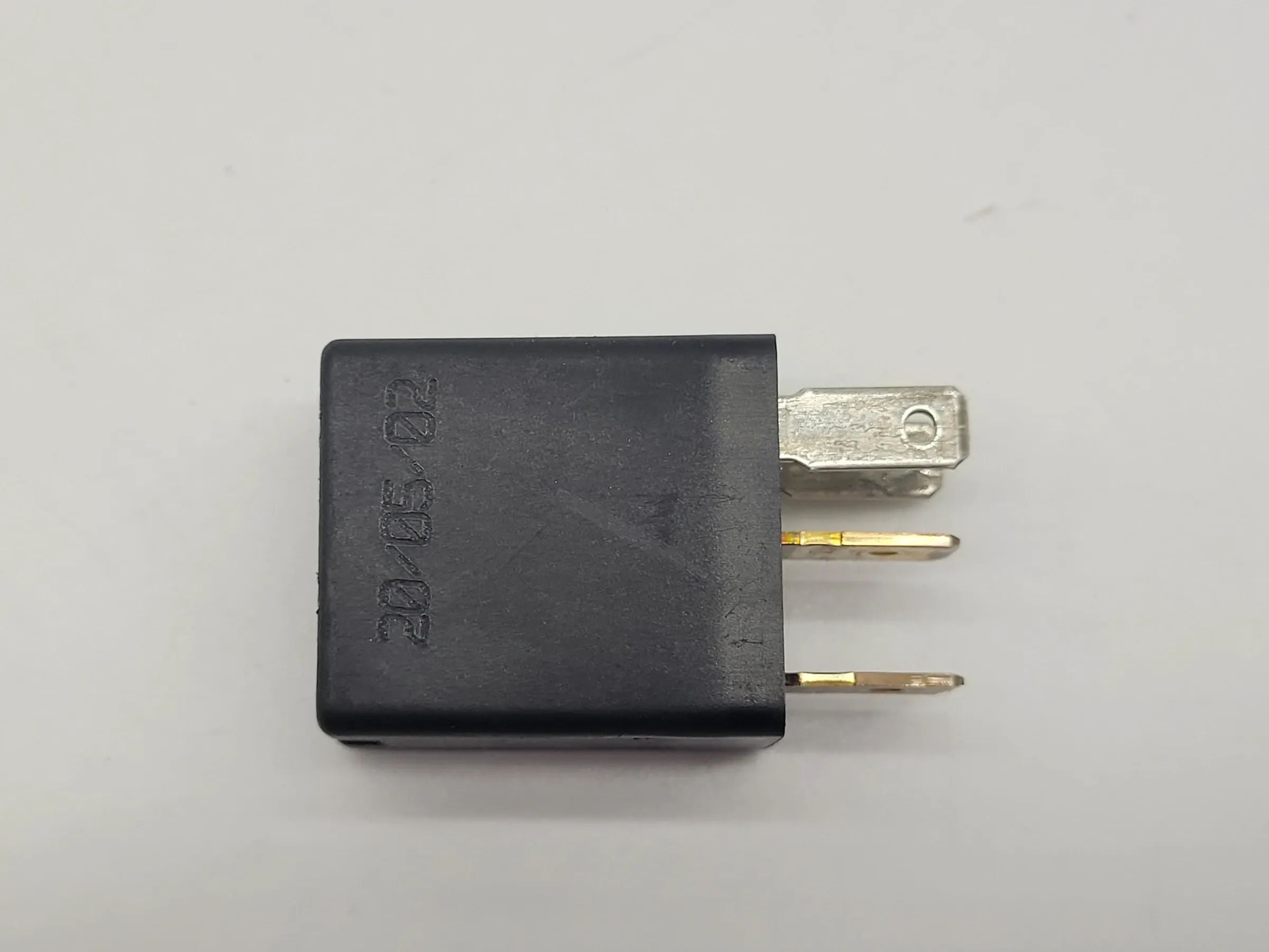 Original Fiat Alfa Romeo/Fiat/Jeep/Lancia Relais Fernschalter 46520411 / 232006