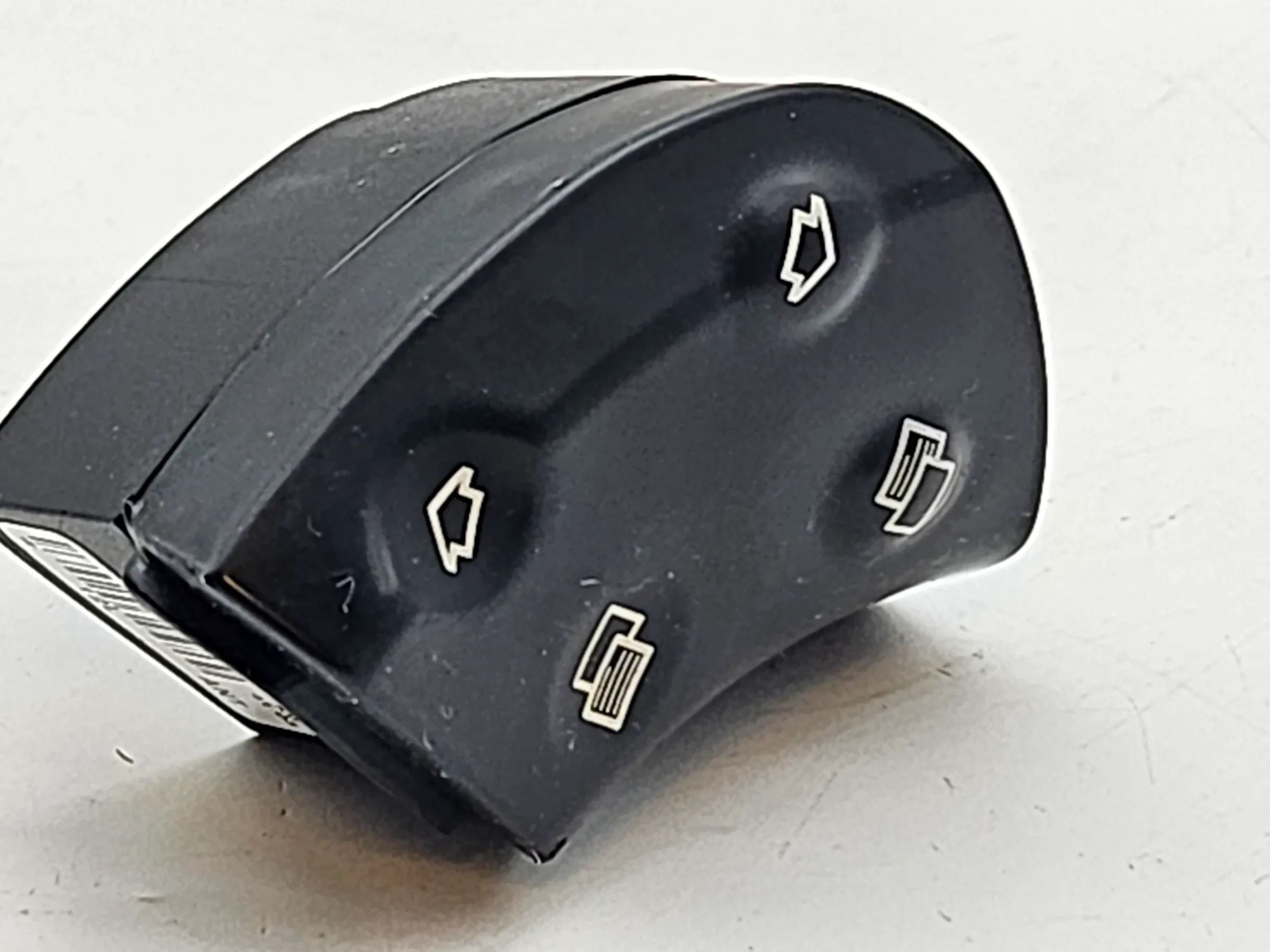 Original Mercedes Benz S203 W203 Lenkradtaste Telefon Lautstärke A2038210979