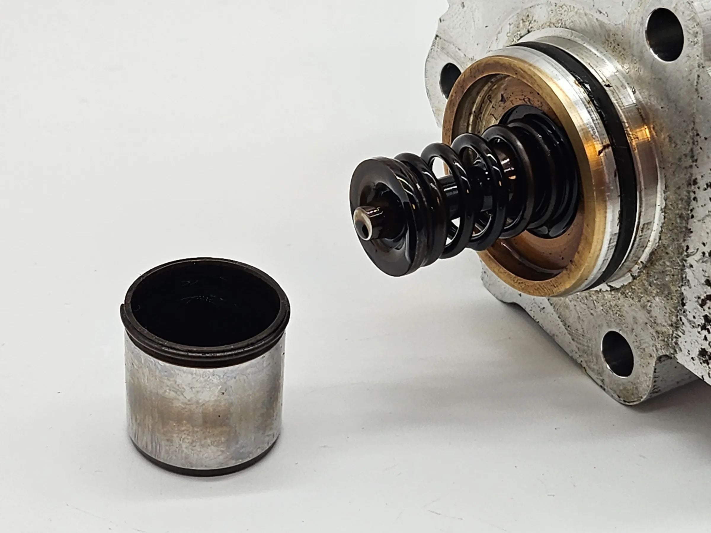 Original Audi A4 8E B6 2,0L FSI AWA 110KW 150PS Hochdruckpumpe  06D127025H