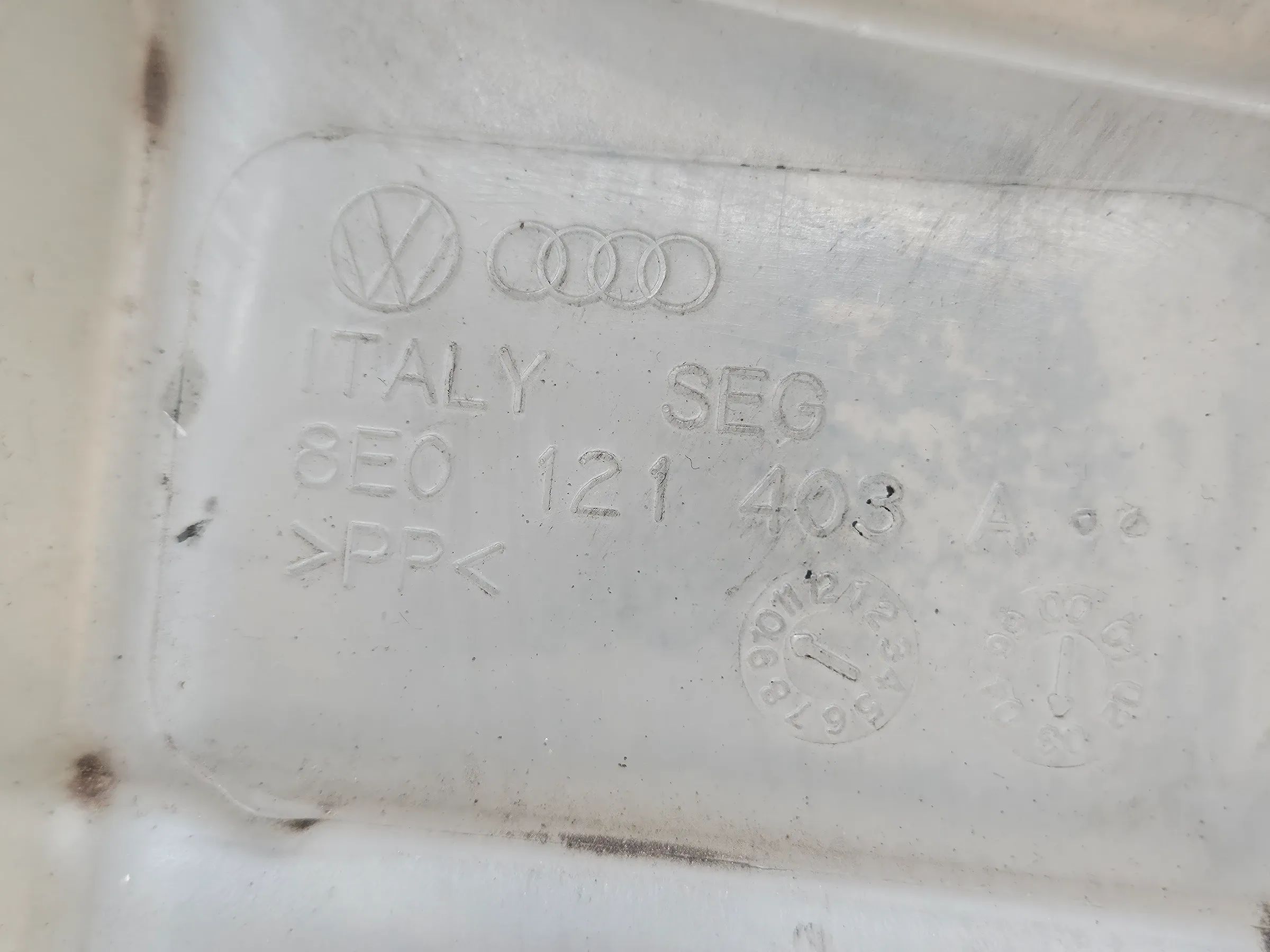 Orig Audi A4 A4 Avant 8E2 8EC 8E5 8H B6 Ausgleichsbehälter Kühlmittel 8E0121403A