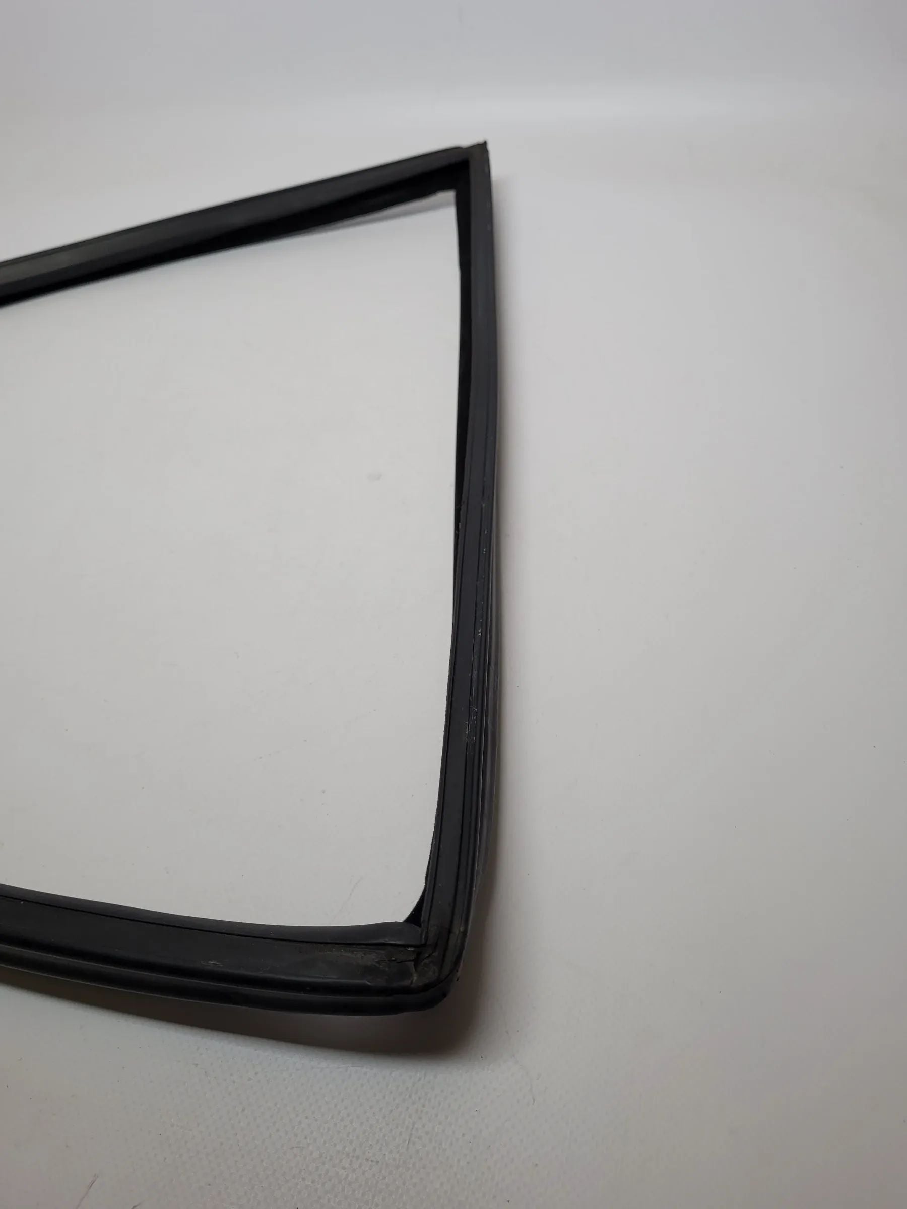 Original BMW X5 (E53) Gummidichtung Fenster Vorne Links 8402527