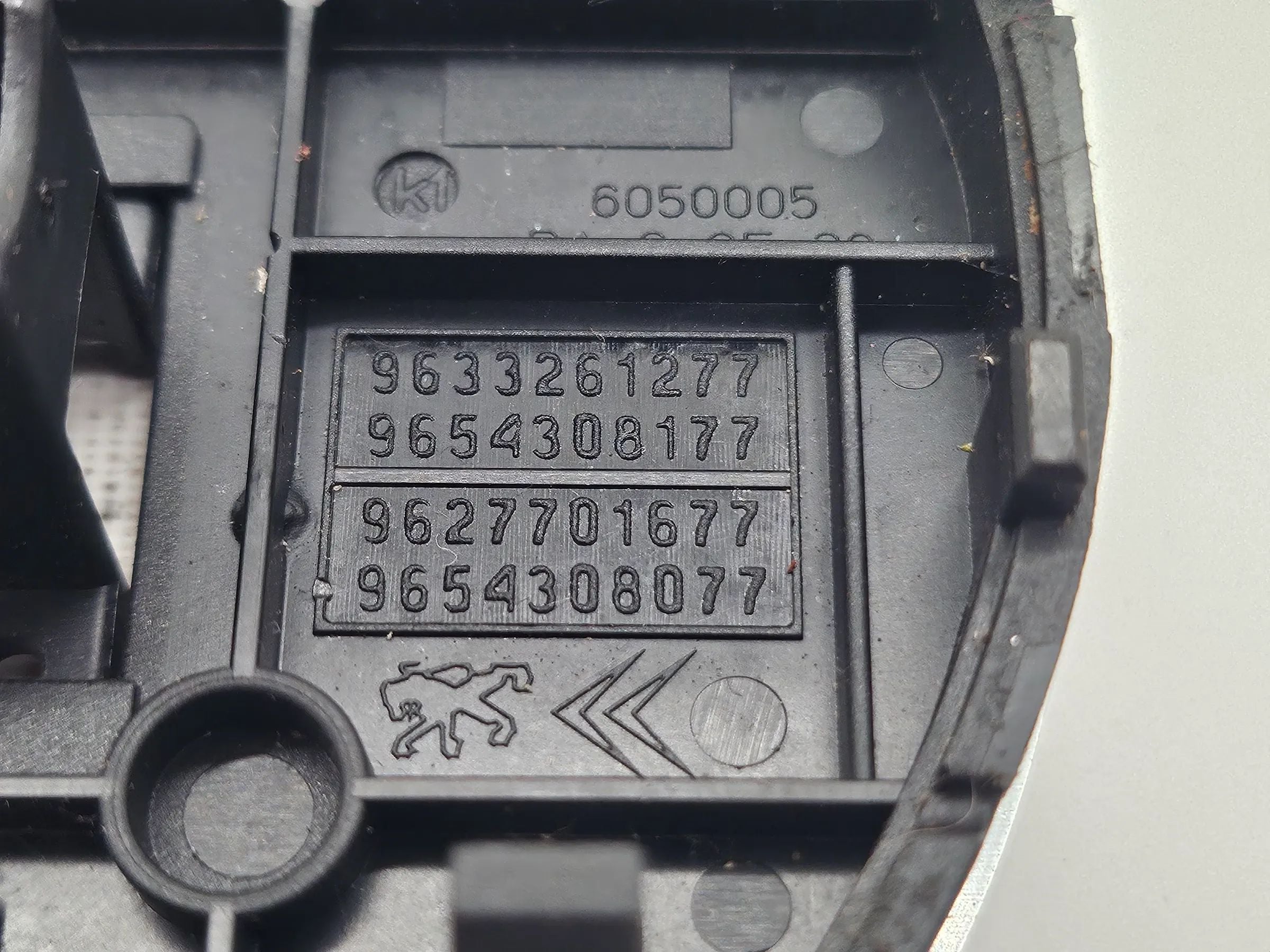 Original Citroen C5  Schalter Niveauregulierung Luftfederung 9654308077