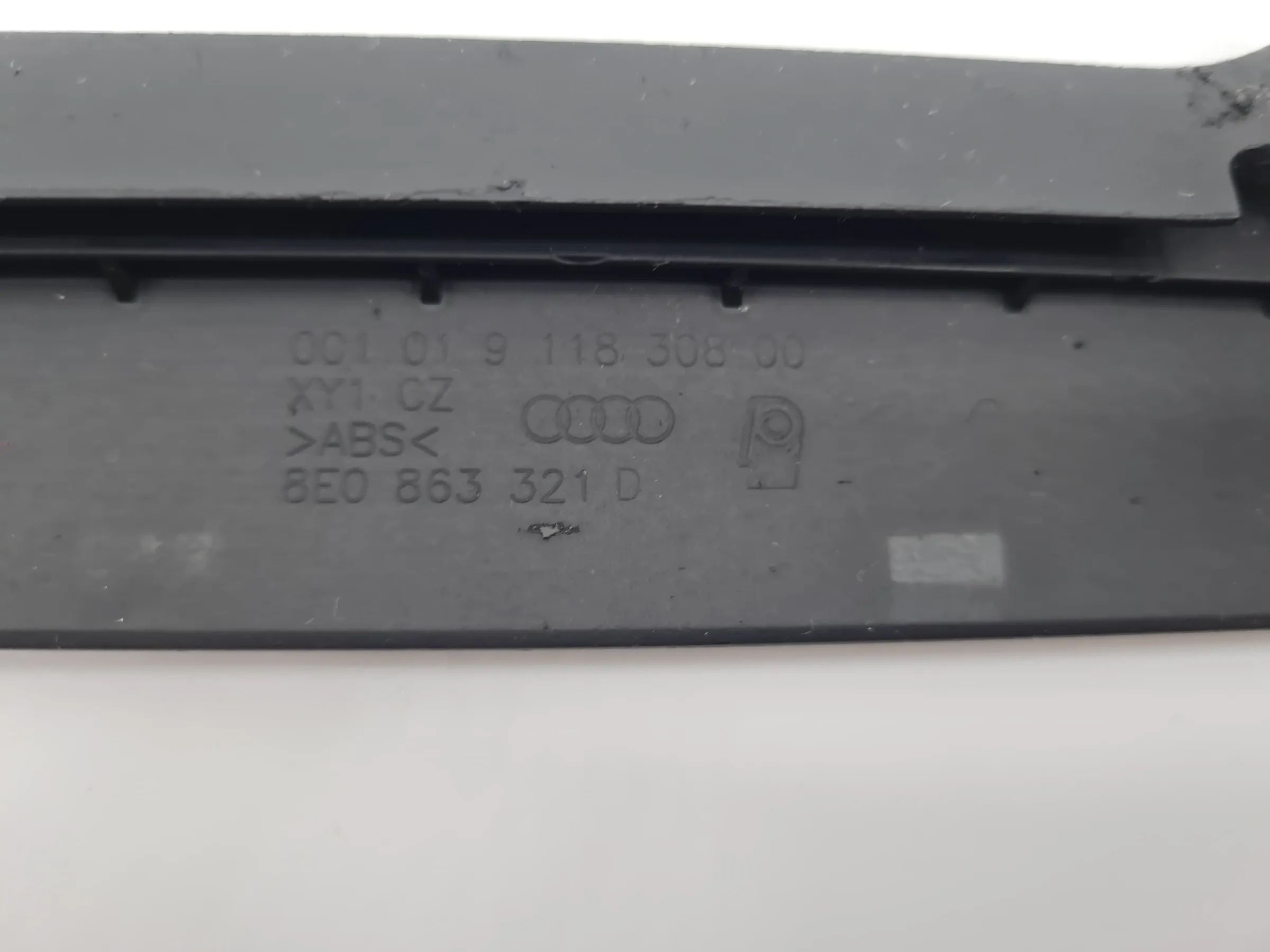 Original Audi A4 (8E/B6/B7) Abdeckung Verkleidung Mittelkonsole 8E0863321D