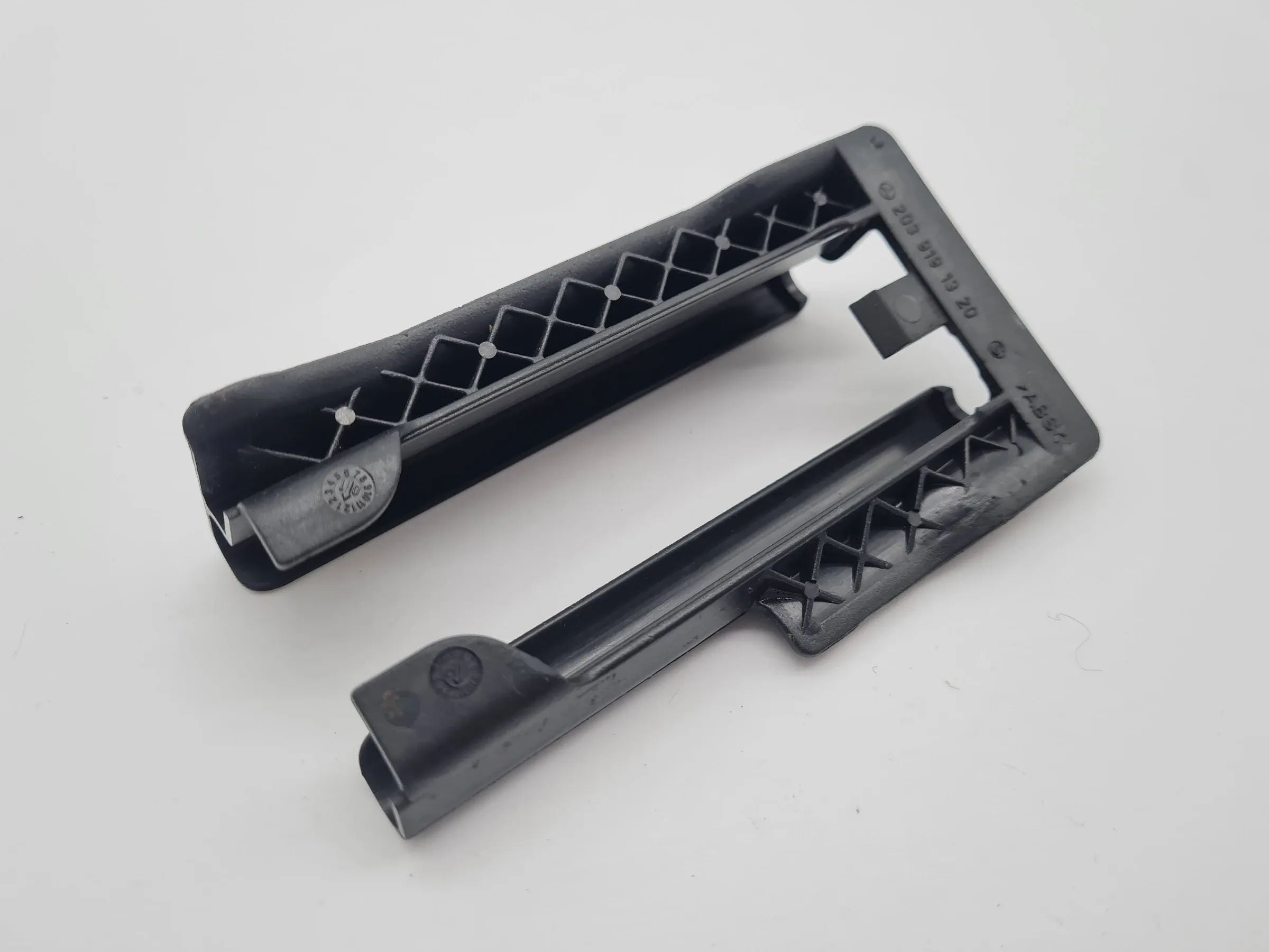 Original Mercedes-Benz C-Klasse (W203/W209)) Sitzschienenabdeckung A2039191320