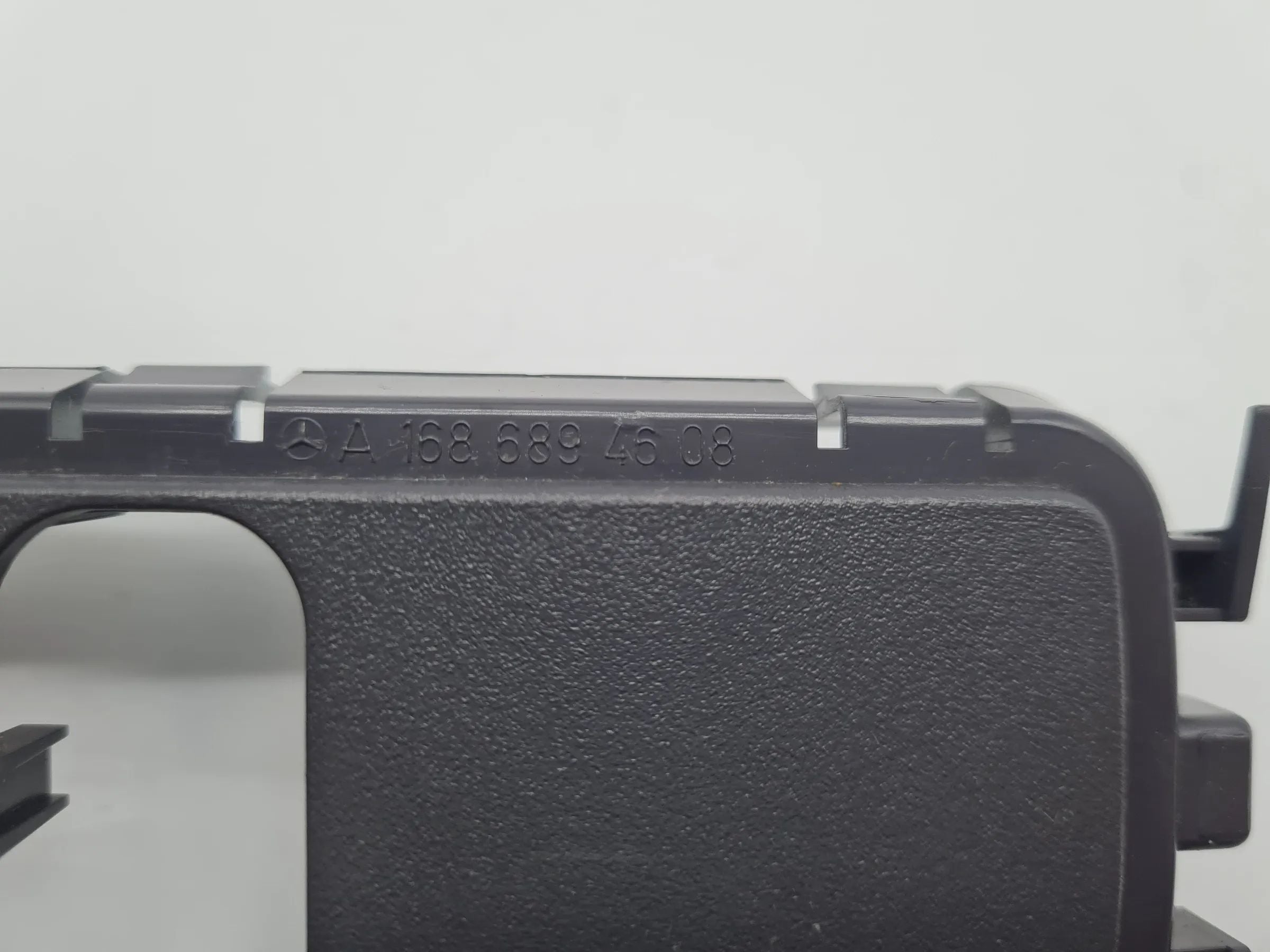 Original Mercedes-Benz A-Klasse (W168) Rahmen Blende Einparkhilfe A1685450191