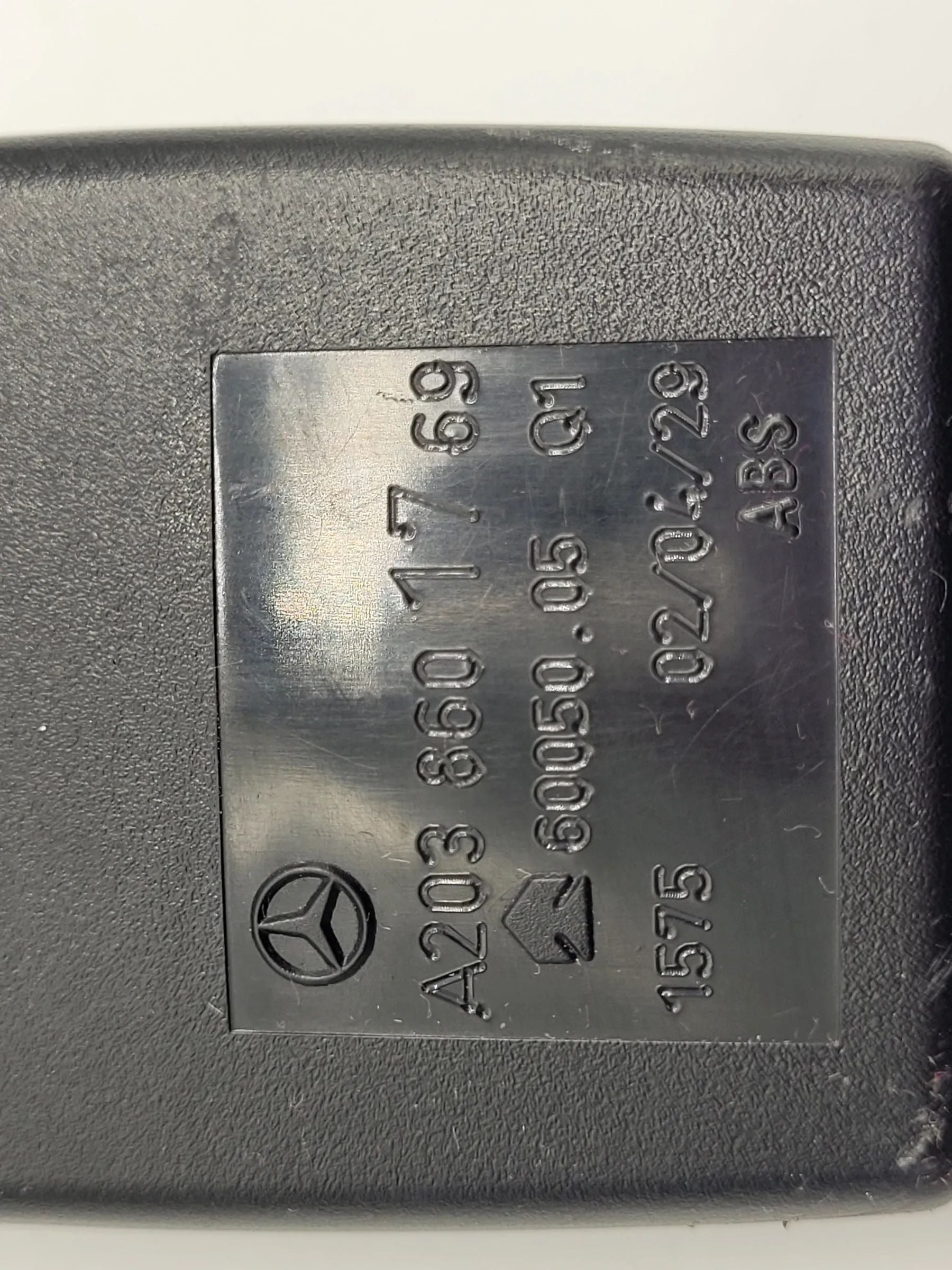 Original Mercedes-Benz C-Klasse Sicherheitsgurt / Gurtschloss Links A2038601769