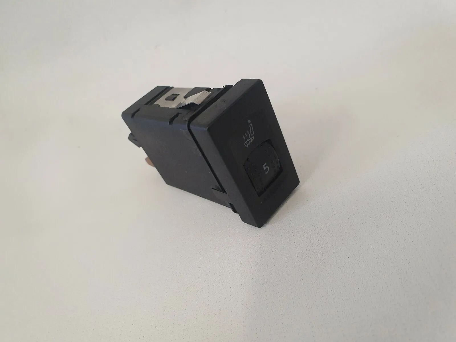 ⭐⭐⭐อะไหล่แท้ (OEM) สวิตช์เบาะร้อน 3B0963564A VW PASSAT VARIANT (3B5) 1.8 ⭐⭐⭐